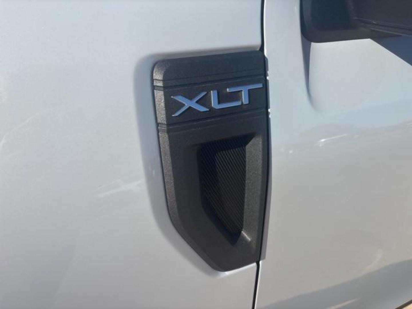 2025 White /Navy Ford Maverick XLT (3FTTW8JA4SR) with an EcoBoost 2.0L I4 GTDi DOHC Turbocharged VCT engine, Automatic transmission, located at 1105 E Mulberry, Kaufman, TX, 75142, (972) 962-2151, 32.589550, -96.300926 - Photo#7