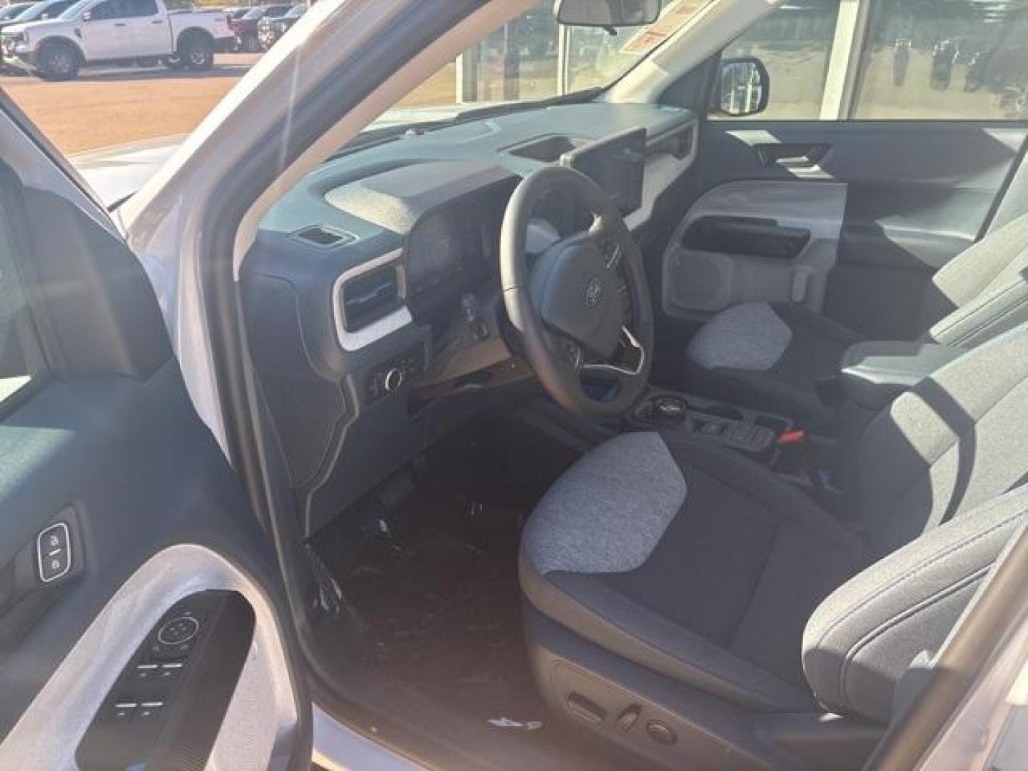 2025 White /Navy Ford Maverick XLT (3FTTW8JA4SR) with an EcoBoost 2.0L I4 GTDi DOHC Turbocharged VCT engine, Automatic transmission, located at 1105 E Mulberry, Kaufman, TX, 75142, (972) 962-2151, 32.589550, -96.300926 - Photo#8