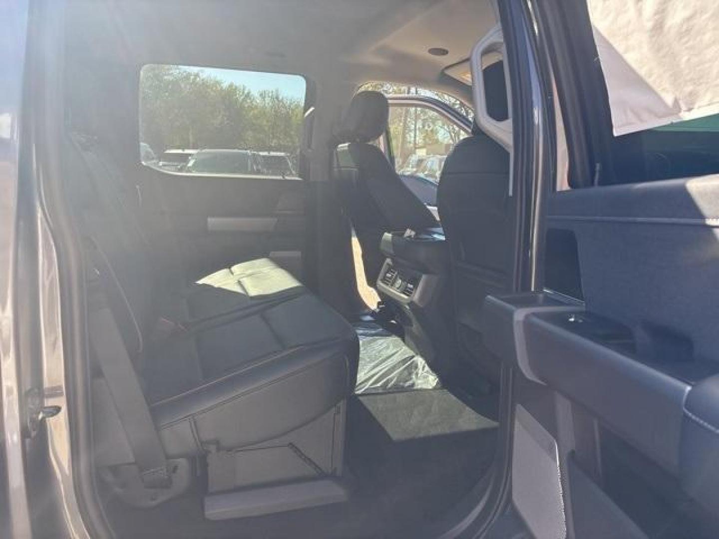 2026 Gray Metallic /Black Onyx Ford F-350SD Lariat (1FT8W3BT5TE) with an Power Stroke 6.7L V8 DI 32V OHV Turbodiesel engine, Automatic transmission, located at 1105 E Mulberry, Kaufman, TX, 75142, (972) 962-2151, 32.589550, -96.300926 - Carbonized Gray Metallic 2026 Ford F-350SD 4D Crew Cab Lariat 4WD 10-Speed Automatic Power Stroke 6.7L V8 DI 32V OHV Turbodiesel 4WD. - Photo#18