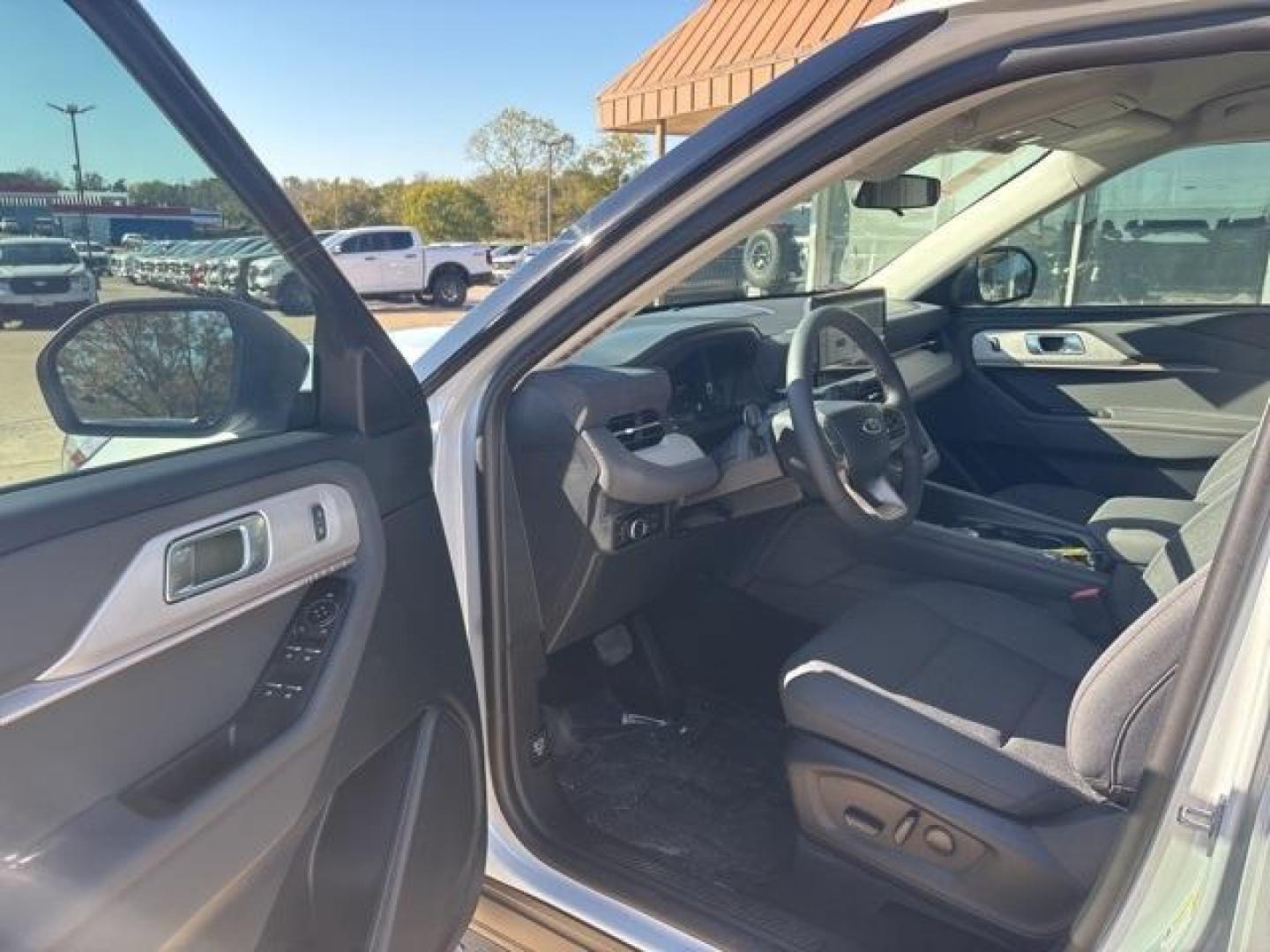 2025 Space White Metallic /Gray Ford Explorer Active (1FMUK7DH0SG) with an 2.3L EcoBoost I-4 engine, Automatic transmission, located at 1105 E Mulberry, Kaufman, TX, 75142, (972) 962-2151, 32.589550, -96.300926 - $2,554 off MSRP!<br><br><br>Space White Metallic 2025 Ford Explorer 4D Sport Utility Active RWD 10-Speed Automatic 2.3L EcoBoost I-4 20/29 City/Highway MPG<br><br>20/29 City/Highway MPG Price includes: $1500 - Bonus Customer Cash. Exp. 01/05/2026 - Photo#8