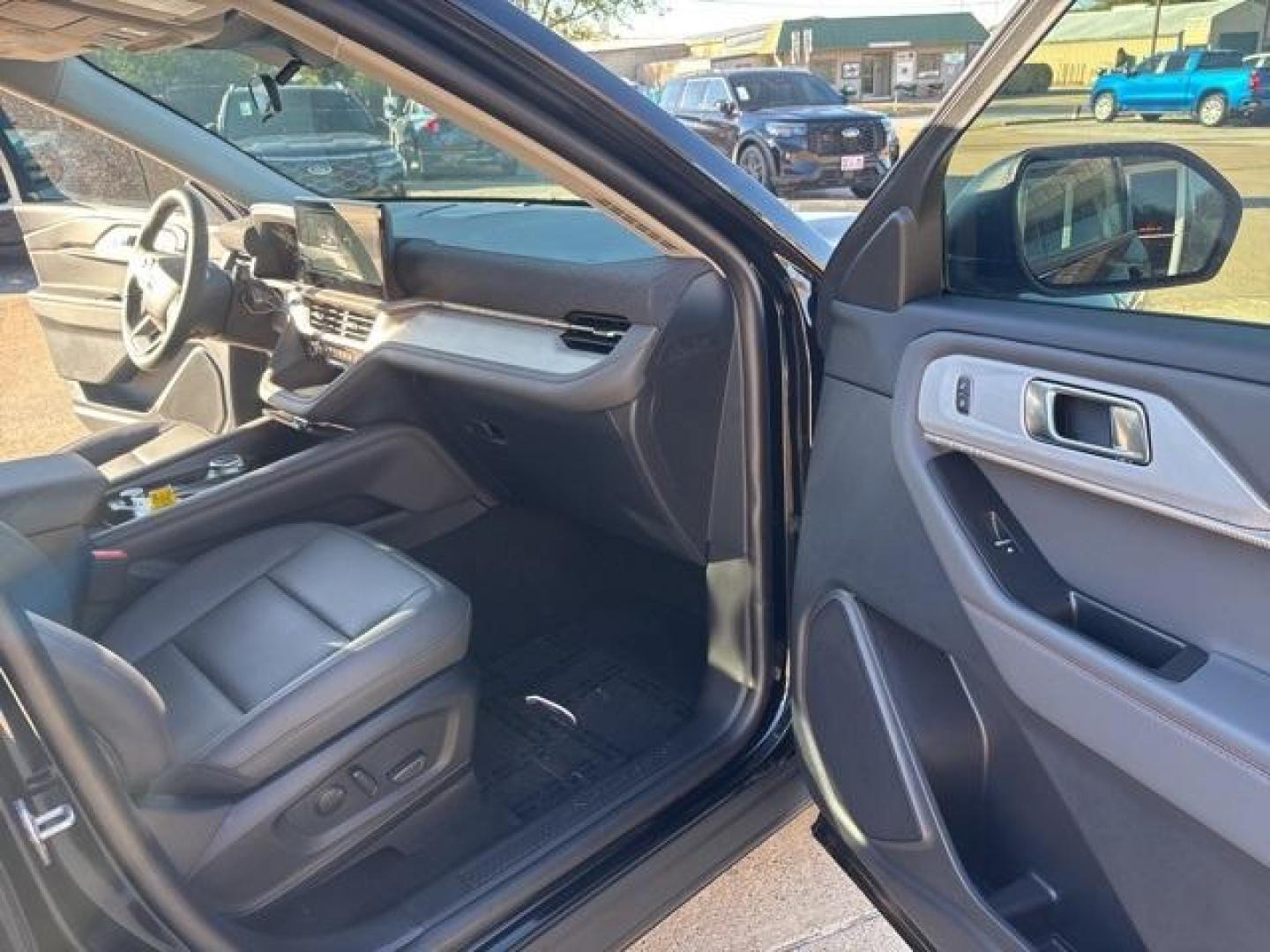 2025 Agate Black Metallic /Gray Ford Explorer Active (1FMUK7DH5SG) with an 2.3L EcoBoost I-4 engine, Automatic transmission, located at 1105 E Mulberry, Kaufman, TX, 75142, (972) 962-2151, 32.589550, -96.300926 - Photo#16