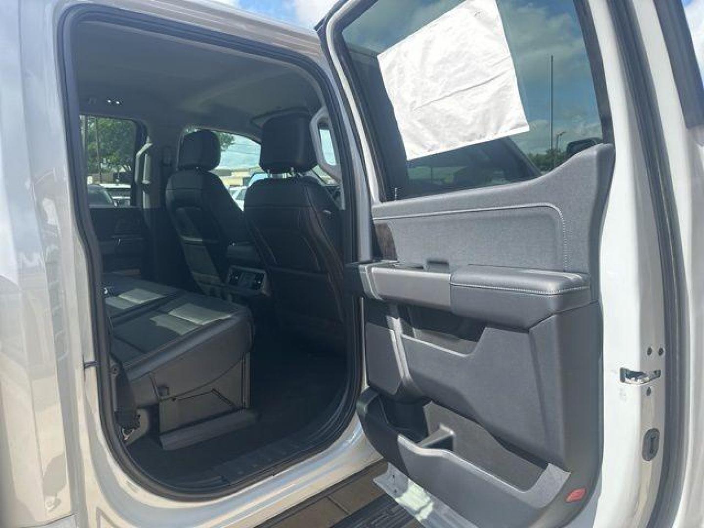 2026 Avalanche /Black Onyx Ford F-250SD Lariat (1FT8W2BT1TE) with an Power Stroke 6.7L V8 DI 32V OHV Turbodiesel engine, Automatic transmission, located at 1105 E Mulberry, Kaufman, TX, 75142, (972) 962-2151, 32.589550, -96.300926 - $4,512 off MSRP!<br><br>4WD, ABS brakes, Alloy wheels, Compass, Electronic Stability Control, Front dual zone A/C, Heated door mirrors, Heated front seats, Heated rear seats, Illuminated entry, Low tire pressure warning, Remote keyless entry, Traction control.<br>Avalanche 2026 Ford F-250SD 4D Crew - Photo#12