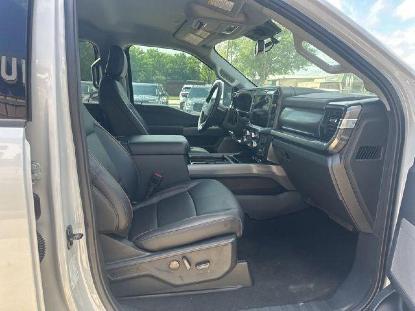 2026 Avalanche /Black Onyx Ford F-250SD Lariat (1FT8W2BT1TE) with an Power Stroke 6.7L V8 DI 32V OHV Turbodiesel engine, Automatic transmission, located at 1105 E Mulberry, Kaufman, TX, 75142, (972) 962-2151, 32.589550, -96.300926 - $4,512 off MSRP!<br><br>4WD, ABS brakes, Alloy wheels, Compass, Electronic Stability Control, Front dual zone A/C, Heated door mirrors, Heated front seats, Heated rear seats, Illuminated entry, Low tire pressure warning, Remote keyless entry, Traction control.<br>Avalanche 2026 Ford F-250SD 4D Crew - Photo#15