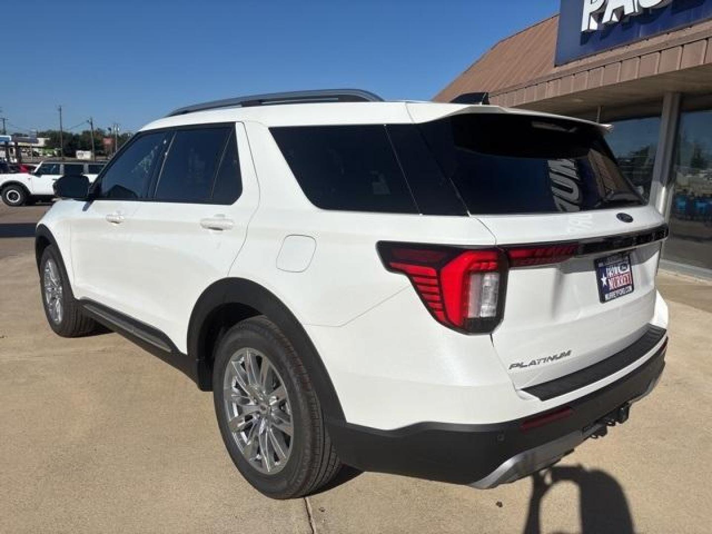2025 White Metallic /Mojave Dusk/Onyx Ford Explorer Platinum (1FMUK7HH3SG) with an 2.3L EcoBoost I-4 engine, Automatic transmission, located at 1105 E Mulberry, Kaufman, TX, 75142, (972) 962-2151, 32.589550, -96.300926 - $3,600 off MSRP!<br><br><br>Star White Metallic Tri-Coat 2025 Ford Explorer 4D Sport Utility Platinum RWD 10-Speed Automatic 2.3L EcoBoost I-4 20/29 City/Highway MPG<br><br>20/29 City/Highway MPG Price includes: $1500 - Bonus Customer Cash. Exp. 01/05/2026 - Photo#3