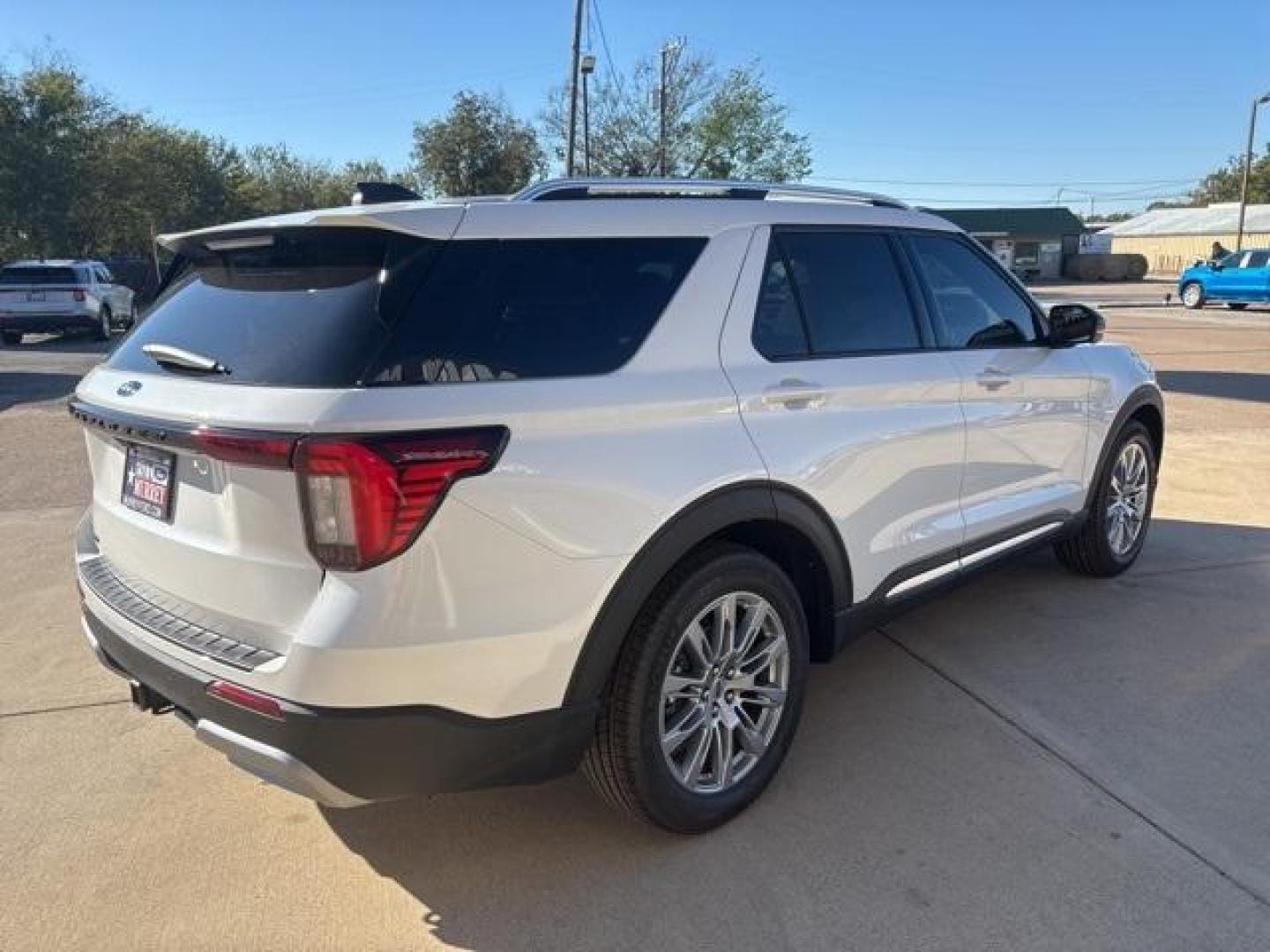2025 White Metallic /Mojave Dusk/Onyx Ford Explorer Platinum (1FMUK7HH3SG) with an 2.3L EcoBoost I-4 engine, Automatic transmission, located at 1105 E Mulberry, Kaufman, TX, 75142, (972) 962-2151, 32.589550, -96.300926 - $3,600 off MSRP!<br><br><br>Star White Metallic Tri-Coat 2025 Ford Explorer 4D Sport Utility Platinum RWD 10-Speed Automatic 2.3L EcoBoost I-4 20/29 City/Highway MPG<br><br>20/29 City/Highway MPG Price includes: $1500 - Bonus Customer Cash. Exp. 01/05/2026 - Photo#5
