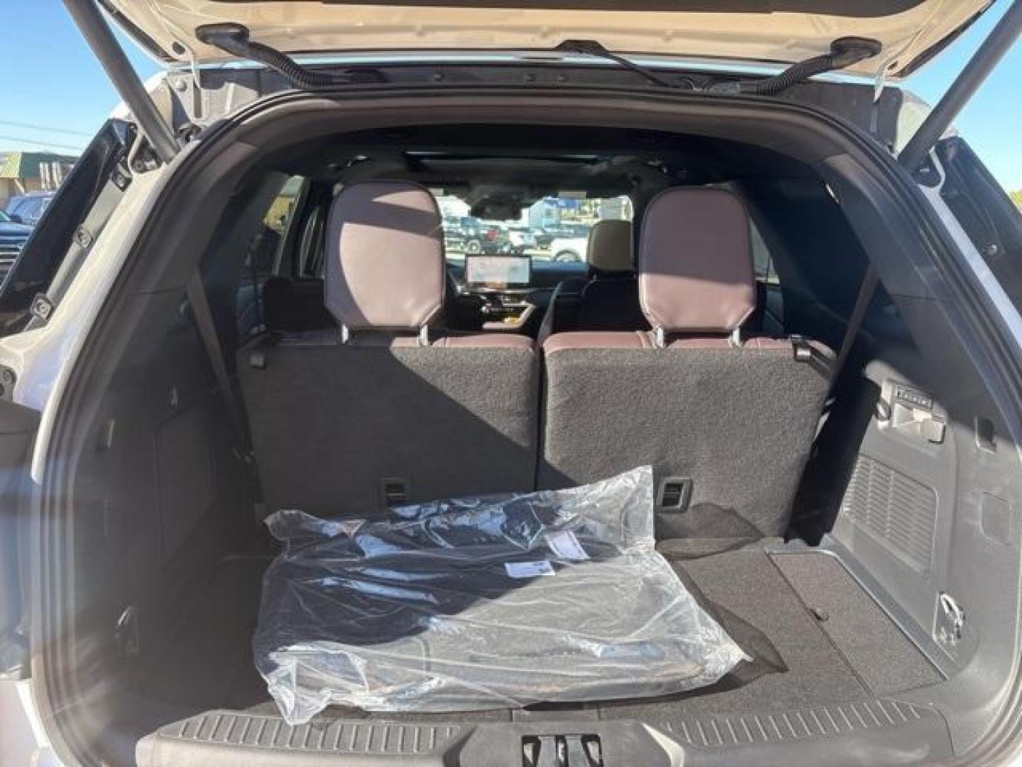 2025 White Metallic /Mojave Dusk/Onyx Ford Explorer Platinum (1FMUK7HH3SG) with an 2.3L EcoBoost I-4 engine, Automatic transmission, located at 1105 E Mulberry, Kaufman, TX, 75142, (972) 962-2151, 32.589550, -96.300926 - $3,600 off MSRP!<br><br><br>Star White Metallic Tri-Coat 2025 Ford Explorer 4D Sport Utility Platinum RWD 10-Speed Automatic 2.3L EcoBoost I-4 20/29 City/Highway MPG<br><br>20/29 City/Highway MPG Price includes: $1500 - Bonus Customer Cash. Exp. 01/05/2026 - Photo#16