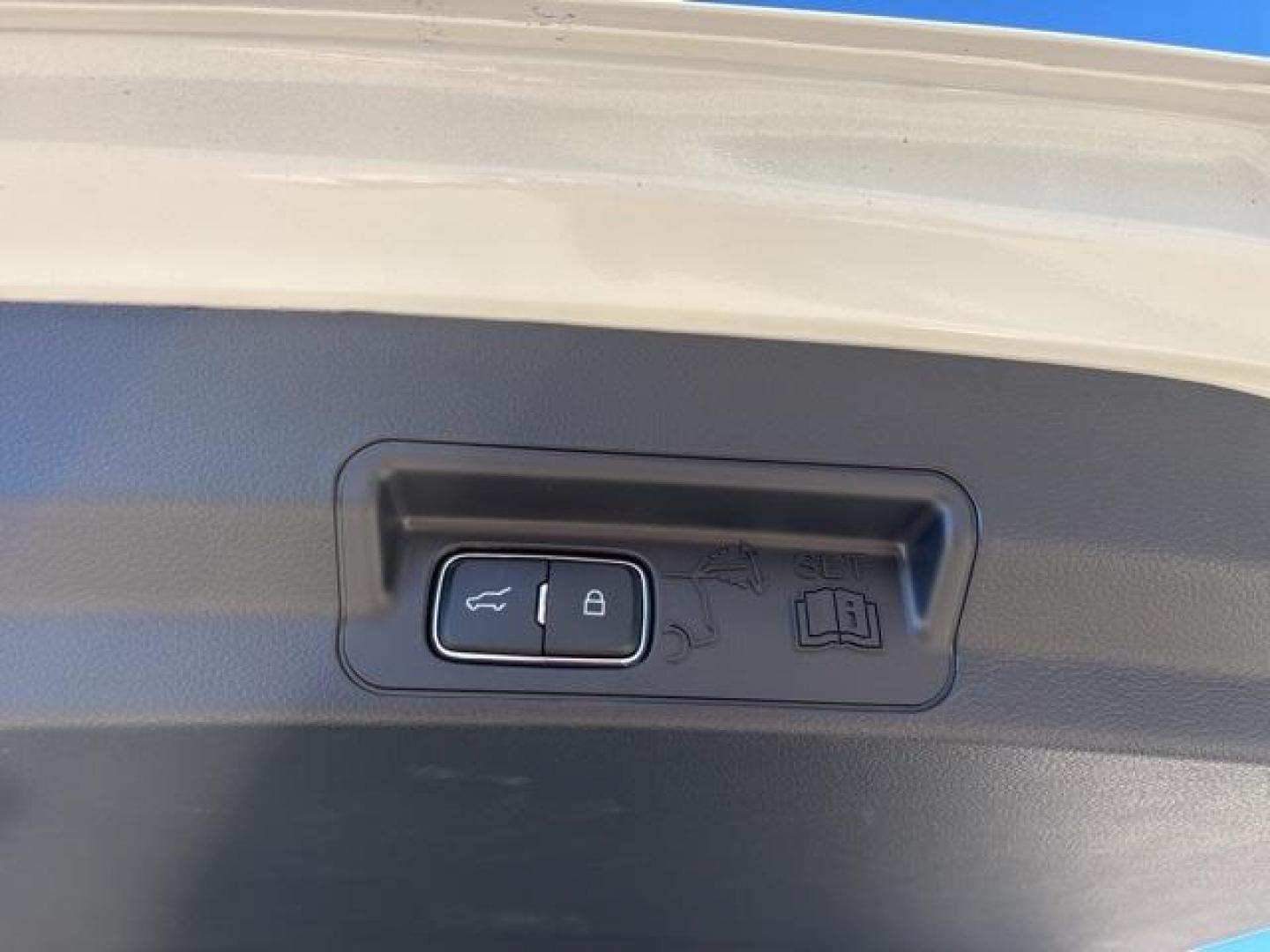 2025 White Metallic /Mojave Dusk/Onyx Ford Explorer Platinum (1FMUK7HH3SG) with an 2.3L EcoBoost I-4 engine, Automatic transmission, located at 1105 E Mulberry, Kaufman, TX, 75142, (972) 962-2151, 32.589550, -96.300926 - $3,600 off MSRP!<br><br><br>Star White Metallic Tri-Coat 2025 Ford Explorer 4D Sport Utility Platinum RWD 10-Speed Automatic 2.3L EcoBoost I-4 20/29 City/Highway MPG<br><br>20/29 City/Highway MPG Price includes: $1500 - Bonus Customer Cash. Exp. 01/05/2026 - Photo#17