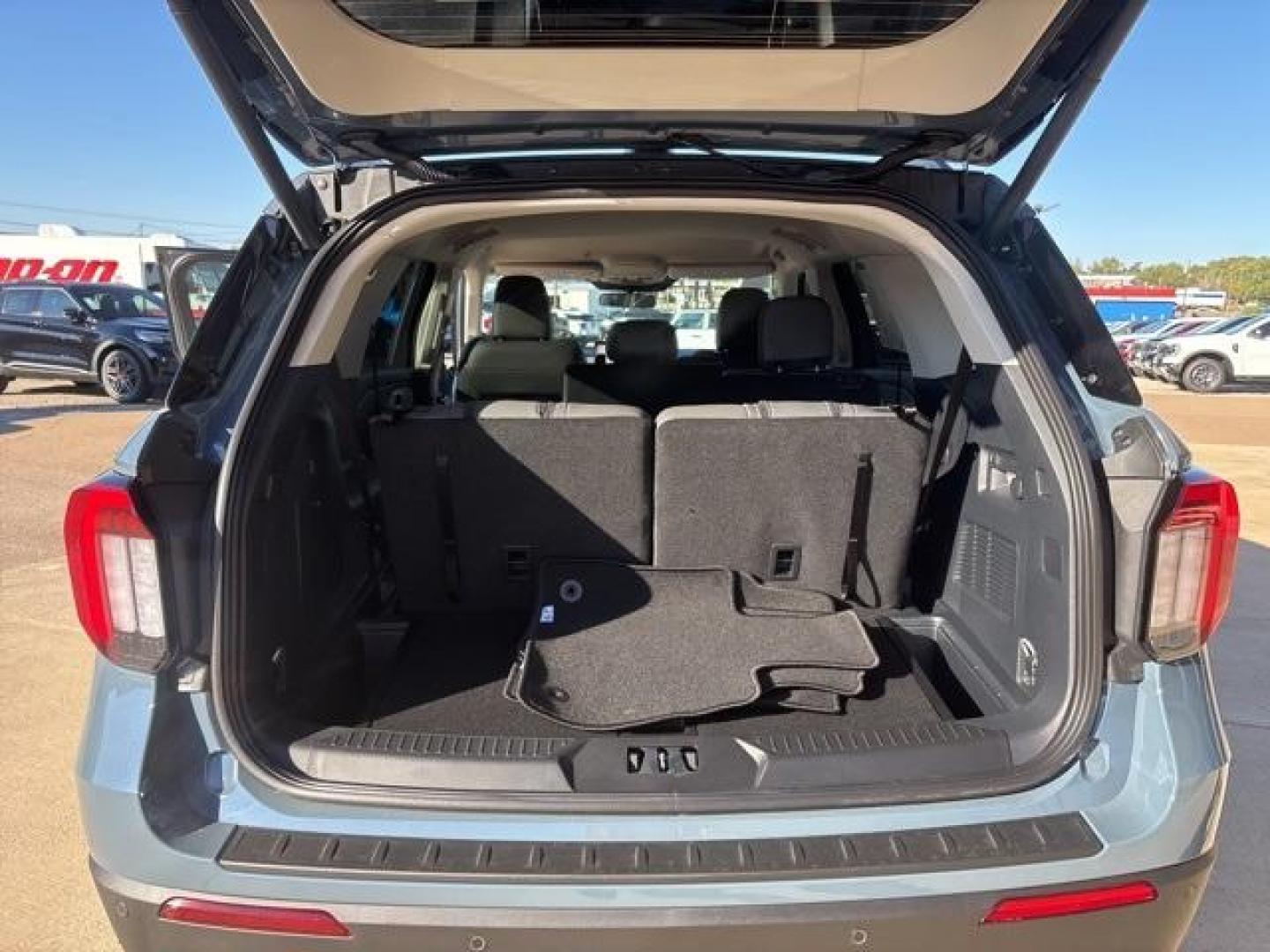 2025 Vapor Blue Metallic /Gray Ford Explorer Active (1FMUK7DH4SG) with an 2.3L EcoBoost I-4 engine, Automatic transmission, located at 1105 E Mulberry, Kaufman, TX, 75142, (972) 962-2151, 32.589550, -96.300926 - $2,296 off MSRP!<br><br><br>Vapor Blue Metallic 2025 Ford Explorer 4D Sport Utility Active RWD 10-Speed Automatic 2.3L EcoBoost I-4 20/29 City/Highway MPG<br><br>20/29 City/Highway MPG Price includes: $1500 - Bonus Customer Cash. Exp. 01/05/2026 - Photo#15