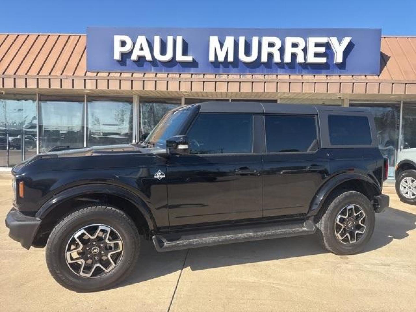 2025 Shadow Black /Black Onyx Interior Ford Bronco Outer Banks (1FMEE8BP0SL) with an 2.7L EcoBoost V6 engine, Automatic transmission, located at 1105 E Mulberry, Kaufman, TX, 75142, (972) 962-2151, 32.589550, -96.300926 - $2,428 off MSRP!<br><br><br>Shadow Black 2025 Ford Bronco 4D Sport Utility Outer Banks 4WD 10-Speed Automatic 2.7L EcoBoost V6 19/21 City/Highway MPG Price includes: $2000 - Retail Bonus Cash. Exp. 01/05/2026 $500 - Retail Bonus Cash. Exp. 12/17/2025 - Photo#0