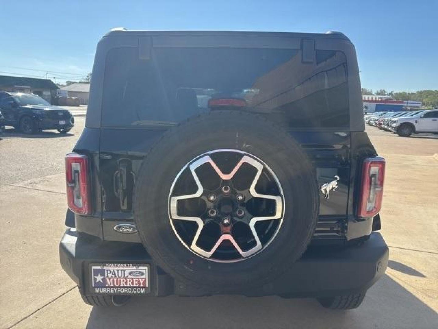 2025 Shadow Black /Black Onyx Interior Ford Bronco Outer Banks (1FMEE8BP0SL) with an 2.7L EcoBoost V6 engine, Automatic transmission, located at 1105 E Mulberry, Kaufman, TX, 75142, (972) 962-2151, 32.589550, -96.300926 - $2,428 off MSRP!<br><br><br>Shadow Black 2025 Ford Bronco 4D Sport Utility Outer Banks 4WD 10-Speed Automatic 2.7L EcoBoost V6 19/21 City/Highway MPG Price includes: $2000 - Retail Bonus Cash. Exp. 01/05/2026 $500 - Retail Bonus Cash. Exp. 12/17/2025 - Photo#4
