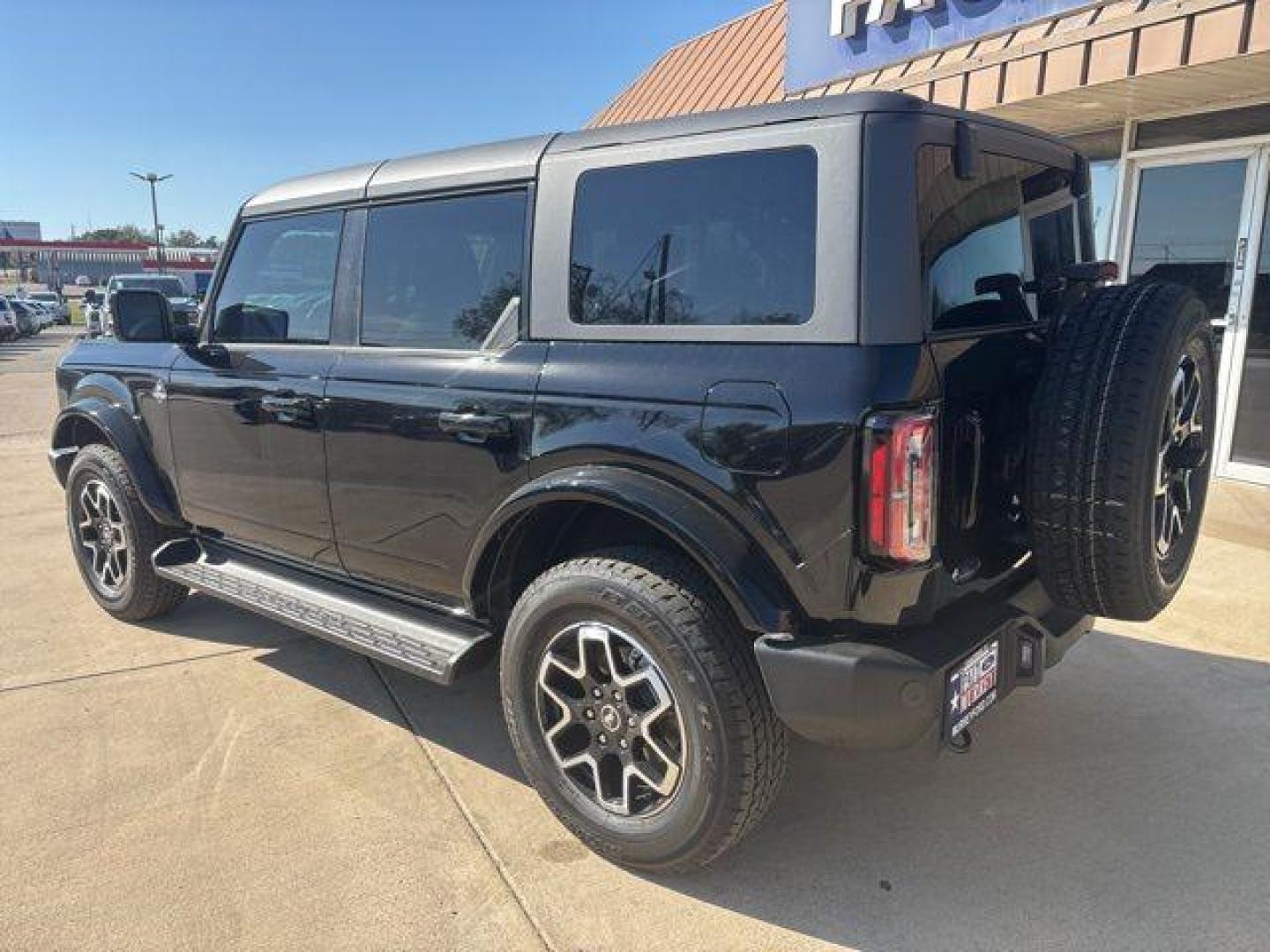 2025 Shadow Black /Black Ford Bronco Outer Banks (1FMEE8BP0SL) with an 2.7L EcoBoost V6 engine, Automatic transmission, located at 1105 E Mulberry, Kaufman, TX, 75142, (972) 962-2151, 32.589550, -96.300926 - $5,532 off MSRP!<br><br><br>Shadow Black 2025 Ford Bronco 4D Sport Utility Outer Banks 4WD 10-Speed Automatic 2.7L EcoBoost V6 19/21 City/Highway MPG Price includes: $3000 - Retail Customer Cash. Exp. 03/31/2026 - Photo#3
