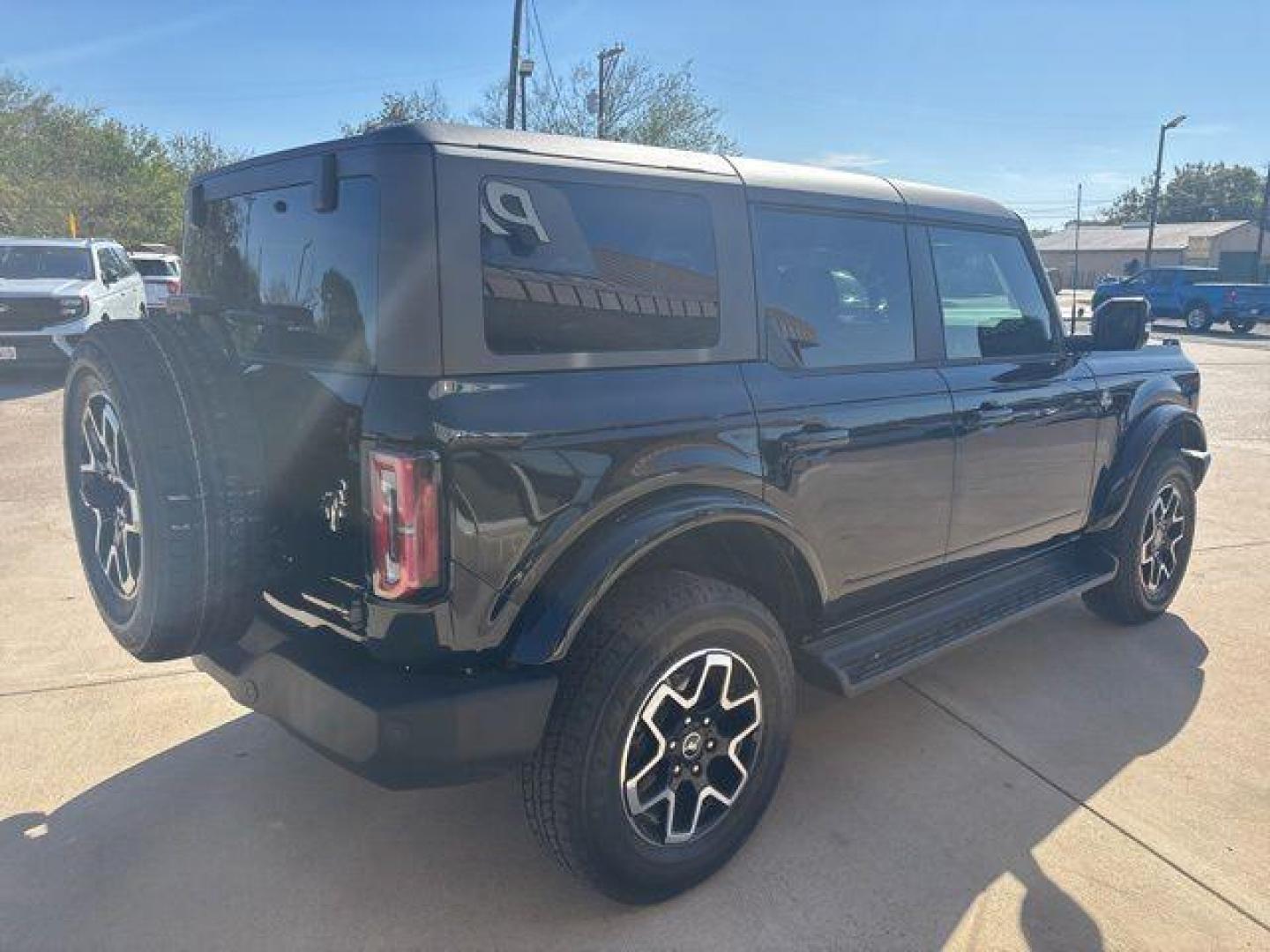 2025 Shadow Black /Black Ford Bronco Outer Banks (1FMEE8BP0SL) with an 2.7L EcoBoost V6 engine, Automatic transmission, located at 1105 E Mulberry, Kaufman, TX, 75142, (972) 962-2151, 32.589550, -96.300926 - $5,532 off MSRP!<br><br><br>Shadow Black 2025 Ford Bronco 4D Sport Utility Outer Banks 4WD 10-Speed Automatic 2.7L EcoBoost V6 19/21 City/Highway MPG Price includes: $3000 - Retail Customer Cash. Exp. 03/31/2026 - Photo#5