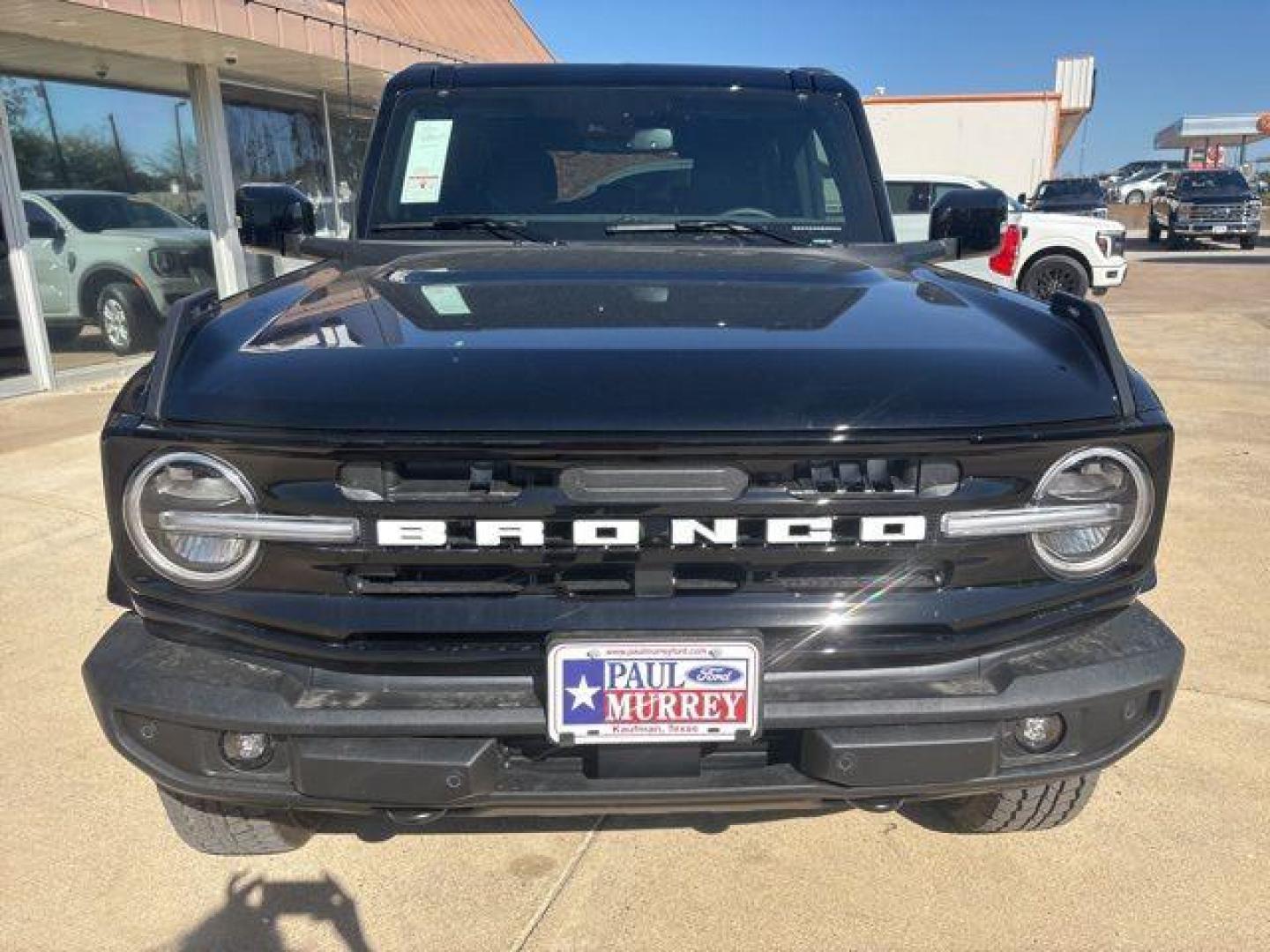 2025 Shadow Black /Black Ford Bronco Outer Banks (1FMEE8BP0SL) with an 2.7L EcoBoost V6 engine, Automatic transmission, located at 1105 E Mulberry, Kaufman, TX, 75142, (972) 962-2151, 32.589550, -96.300926 - $5,532 off MSRP!<br><br><br>Shadow Black 2025 Ford Bronco 4D Sport Utility Outer Banks 4WD 10-Speed Automatic 2.7L EcoBoost V6 19/21 City/Highway MPG Price includes: $3000 - Retail Customer Cash. Exp. 03/31/2026 - Photo#7