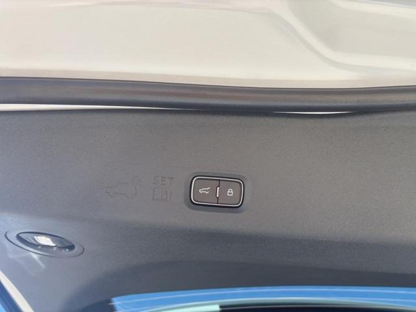 2025 Space Silver Metallic /Gray Ford Expedition Active (1FMJU1H80SE) with an EcoBoost 3.5L V6 GTDi DOHC 24V Twin Turbocharged engine, Automatic transmission, located at 1105 E Mulberry, Kaufman, TX, 75142, (972) 962-2151, 32.589550, -96.300926 - $2,166 off MSRP!<br><br><br>Space Silver Metallic 2025 Ford Expedition 4D Sport Utility Active RWD 10-Speed Automatic EcoBoost 3.5L V6 GTDi DOHC 24V Twin Turbocharged - Photo#18