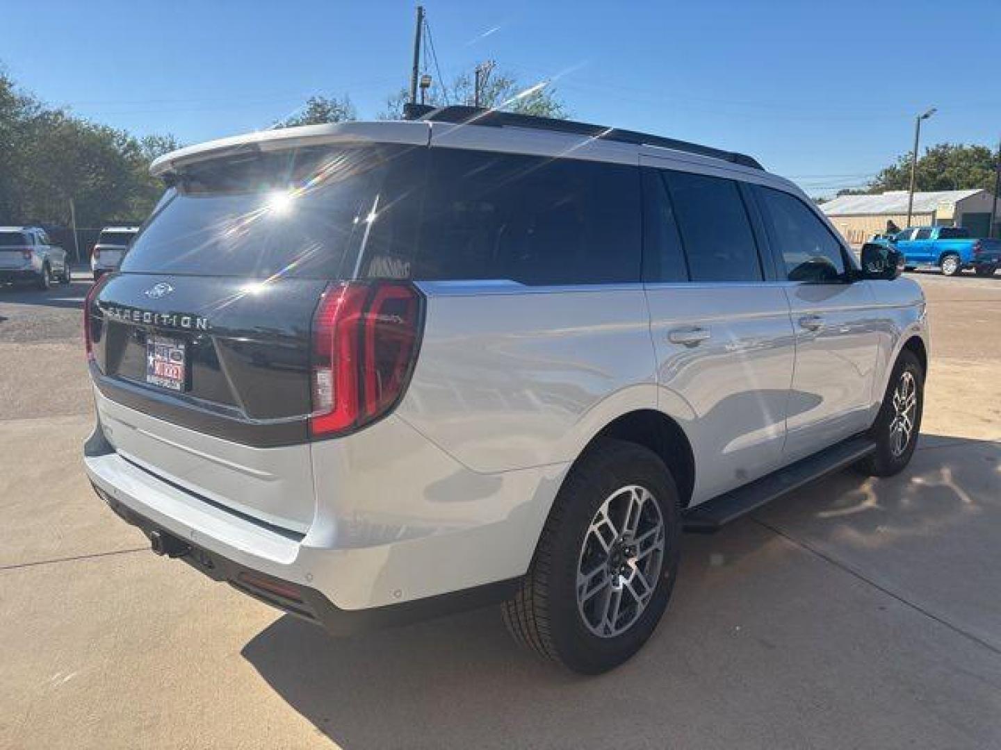 2025 Silver Metallic /Dark Gray Ford Expedition Active (1FMJU1H80SE) with an EcoBoost 3.5L V6 GTDi DOHC 24V Twin Turbocharged engine, Automatic transmission, located at 1105 E Mulberry, Kaufman, TX, 75142, (972) 962-2151, 32.589550, -96.300926 - Photo#5