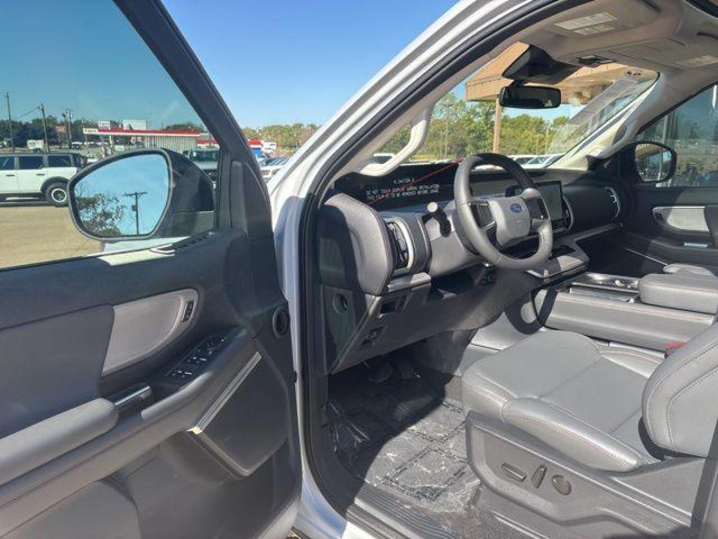 2025 Silver Metallic /Dark Gray Ford Expedition Active (1FMJU1H80SE) with an EcoBoost 3.5L V6 GTDi DOHC 24V Twin Turbocharged engine, Automatic transmission, located at 1105 E Mulberry, Kaufman, TX, 75142, (972) 962-2151, 32.589550, -96.300926 - Photo#8