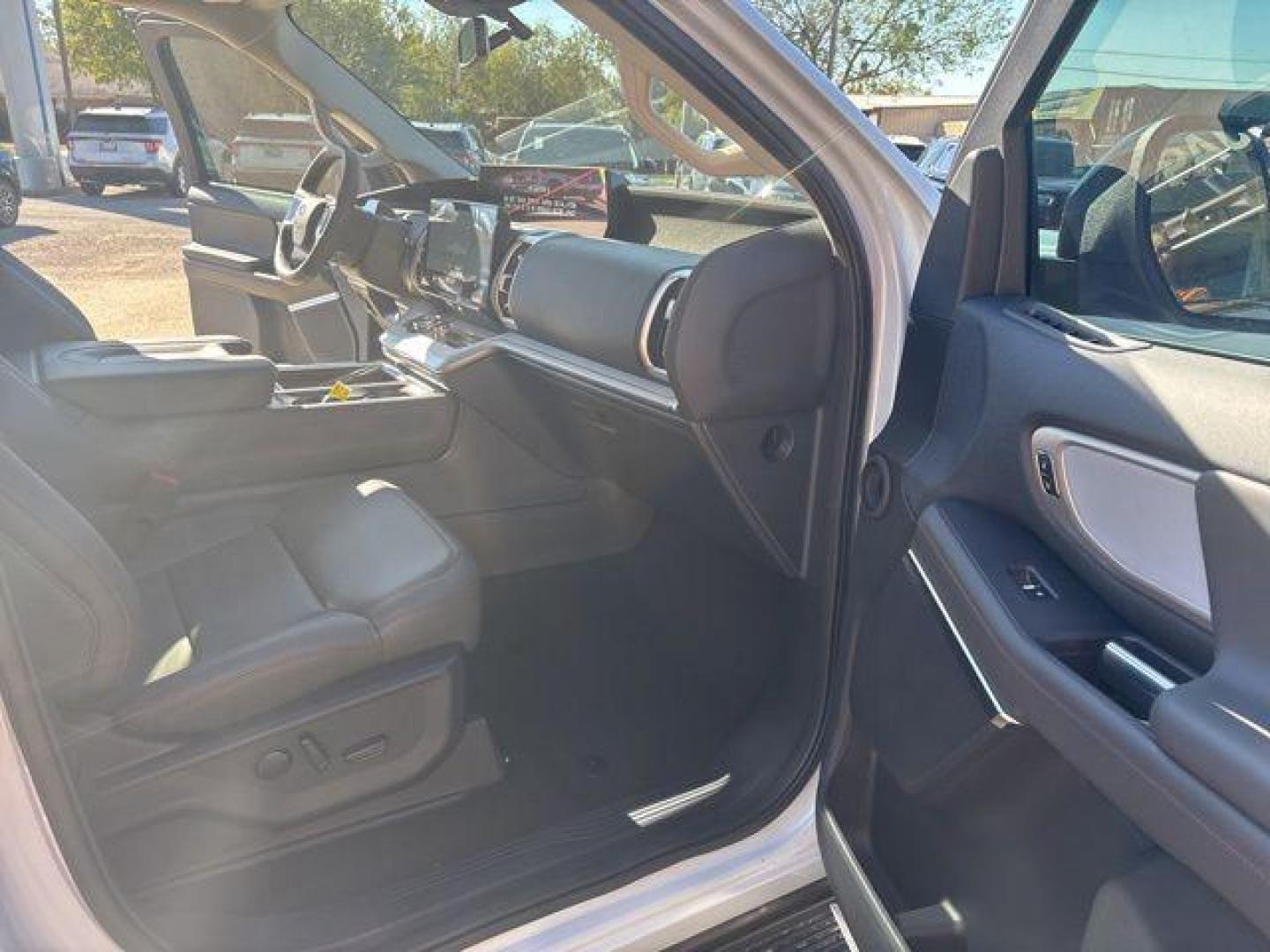 2025 Silver Metallic /Dark Gray Ford Expedition Active (1FMJU1H80SE) with an EcoBoost 3.5L V6 GTDi DOHC 24V Twin Turbocharged engine, Automatic transmission, located at 1105 E Mulberry, Kaufman, TX, 75142, (972) 962-2151, 32.589550, -96.300926 - Photo#19