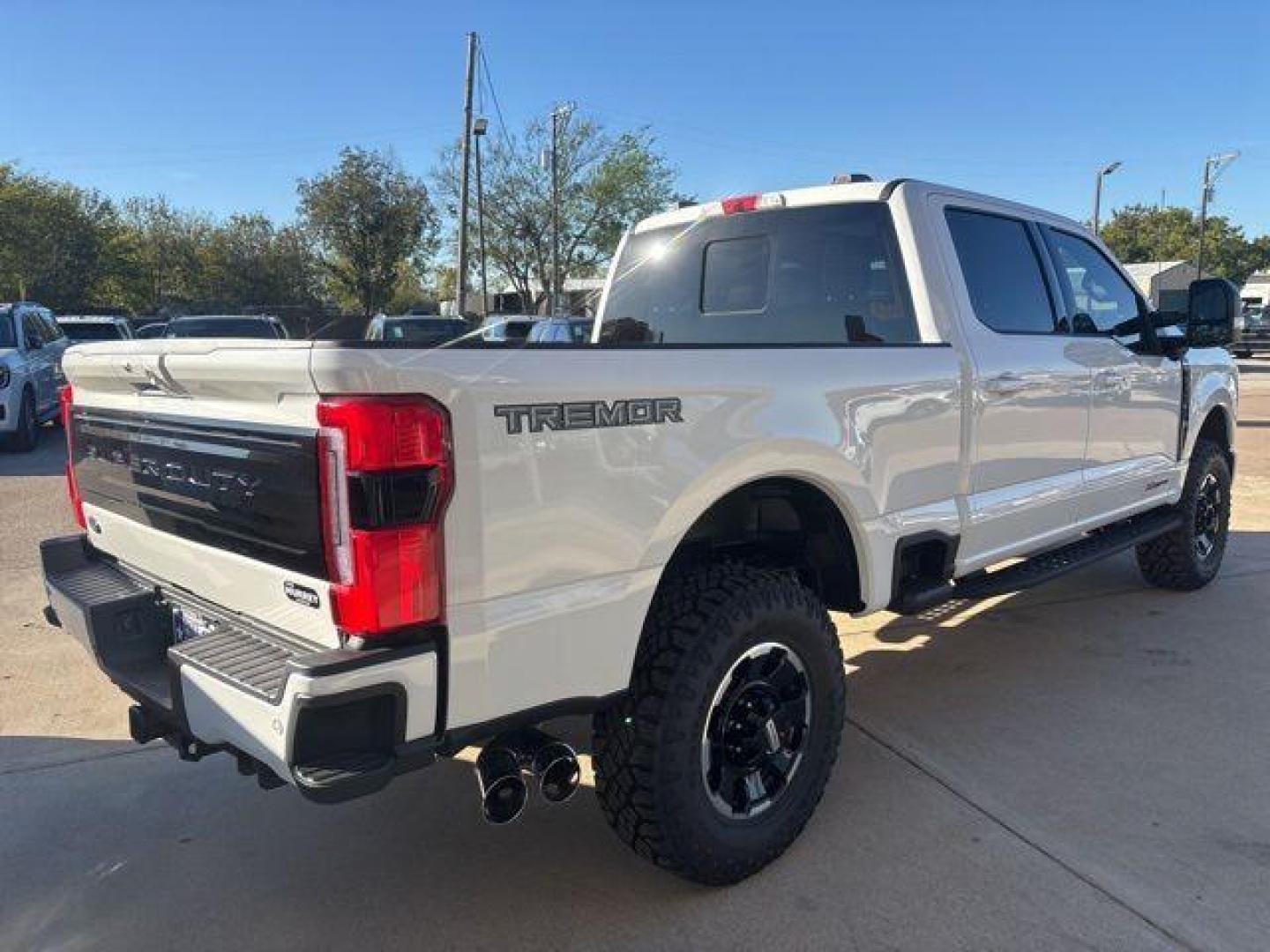 2026 White Metallic /Black Onyx/Platinum Blue Ford F-250SD Platinum (1FT8W2BM5TE) with an 6.7L High Output Power Stroke V8 Diesel engine, Automatic transmission, located at 1105 E Mulberry, Kaufman, TX, 75142, (972) 962-2151, 32.589550, -96.300926 - $5,541 off MSRP!<br><br>4WD, ABS brakes, Alloy wheels, Compass, Electronic Stability Control, Front dual zone A/C, Heated door mirrors, Heated front seats, Heated rear seats, Illuminated entry, Low tire pressure warning, Remote keyless entry, Traction control.<br>Star White Metallic Tri-Coat 2026 Fo - Photo#4