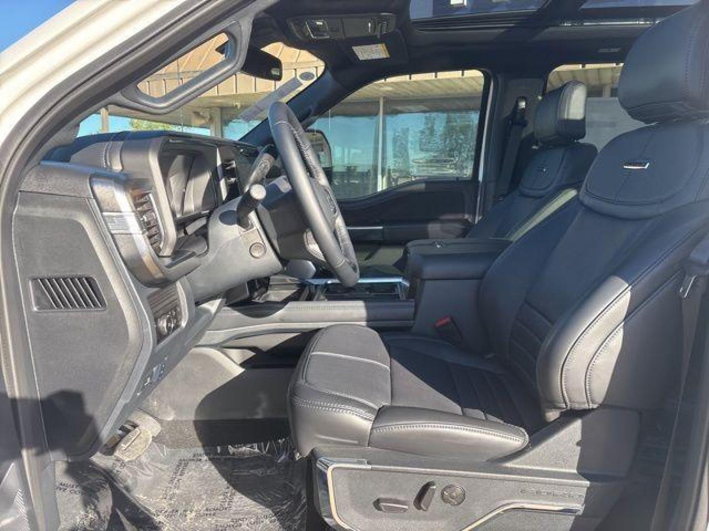 2026 White Metallic /Black Onyx/Platinum Blue Ford F-250SD Platinum (1FT8W2BM5TE) with an 6.7L High Output Power Stroke V8 Diesel engine, Automatic transmission, located at 1105 E Mulberry, Kaufman, TX, 75142, (972) 962-2151, 32.589550, -96.300926 - $5,541 off MSRP!<br><br>4WD, ABS brakes, Alloy wheels, Compass, Electronic Stability Control, Front dual zone A/C, Heated door mirrors, Heated front seats, Heated rear seats, Illuminated entry, Low tire pressure warning, Remote keyless entry, Traction control.<br>Star White Metallic Tri-Coat 2026 Fo - Photo#10