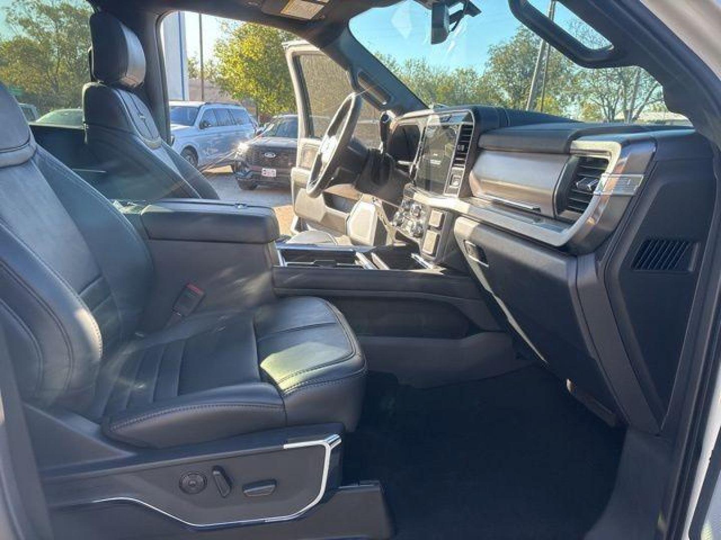 2026 White Metallic /Black Onyx/Platinum Blue Ford F-250SD Platinum (1FT8W2BM5TE) with an 6.7L High Output Power Stroke V8 Diesel engine, Automatic transmission, located at 1105 E Mulberry, Kaufman, TX, 75142, (972) 962-2151, 32.589550, -96.300926 - $5,541 off MSRP!<br><br>4WD, ABS brakes, Alloy wheels, Compass, Electronic Stability Control, Front dual zone A/C, Heated door mirrors, Heated front seats, Heated rear seats, Illuminated entry, Low tire pressure warning, Remote keyless entry, Traction control.<br>Star White Metallic Tri-Coat 2026 Fo - Photo#17