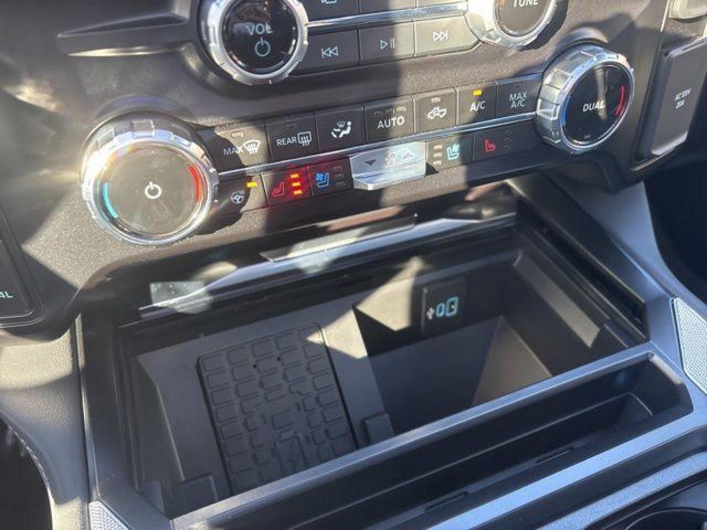 2026 White Metallic /Black Onyx/Platinum Blue Ford F-250SD Platinum (1FT8W2BM5TE) with an 6.7L High Output Power Stroke V8 Diesel engine, Automatic transmission, located at 1105 E Mulberry, Kaufman, TX, 75142, (972) 962-2151, 32.589550, -96.300926 - $5,541 off MSRP!<br><br>4WD, ABS brakes, Alloy wheels, Compass, Electronic Stability Control, Front dual zone A/C, Heated door mirrors, Heated front seats, Heated rear seats, Illuminated entry, Low tire pressure warning, Remote keyless entry, Traction control.<br>Star White Metallic Tri-Coat 2026 Fo - Photo#25