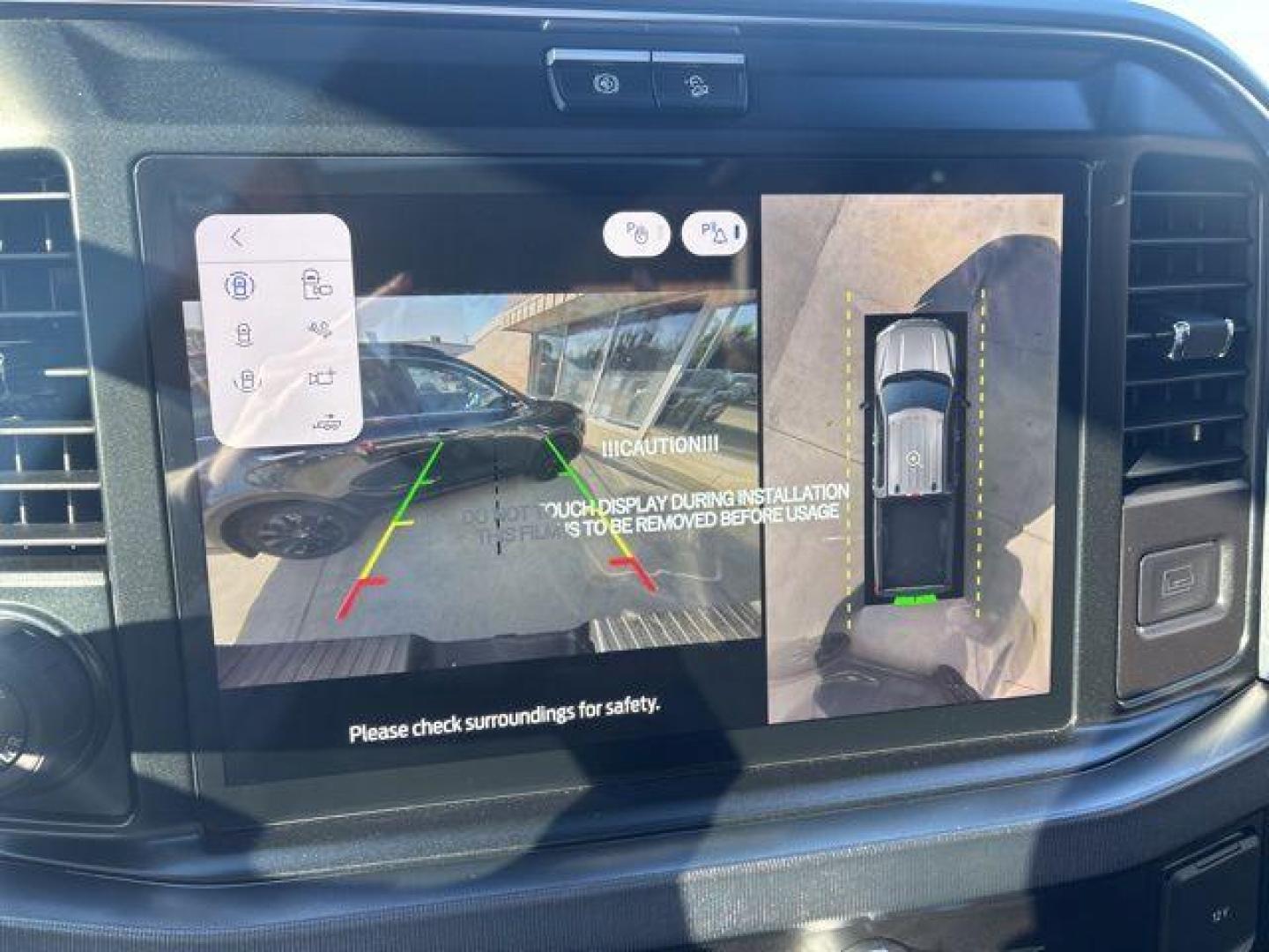 2026 White Metallic /Black Onyx/Platinum Blue Ford F-250SD Platinum (1FT8W2BM5TE) with an 6.7L High Output Power Stroke V8 Diesel engine, Automatic transmission, located at 1105 E Mulberry, Kaufman, TX, 75142, (972) 962-2151, 32.589550, -96.300926 - $5,541 off MSRP!<br><br>4WD, ABS brakes, Alloy wheels, Compass, Electronic Stability Control, Front dual zone A/C, Heated door mirrors, Heated front seats, Heated rear seats, Illuminated entry, Low tire pressure warning, Remote keyless entry, Traction control.<br>Star White Metallic Tri-Coat 2026 Fo - Photo#26