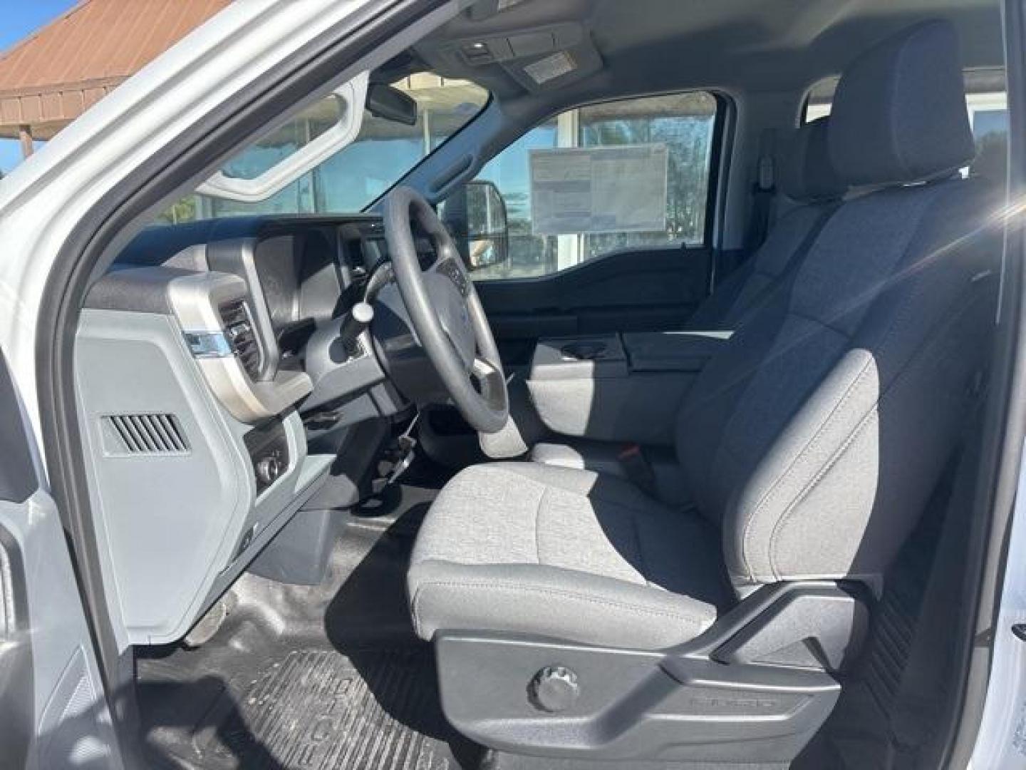 2026 White /Dark Slate Ford F-250SD (1FT7W2AA2TE) with an 6.8L V8 engine, Automatic transmission, located at 1105 E Mulberry, Kaufman, TX, 75142, (972) 962-2151, 32.589550, -96.300926 - Photo#10