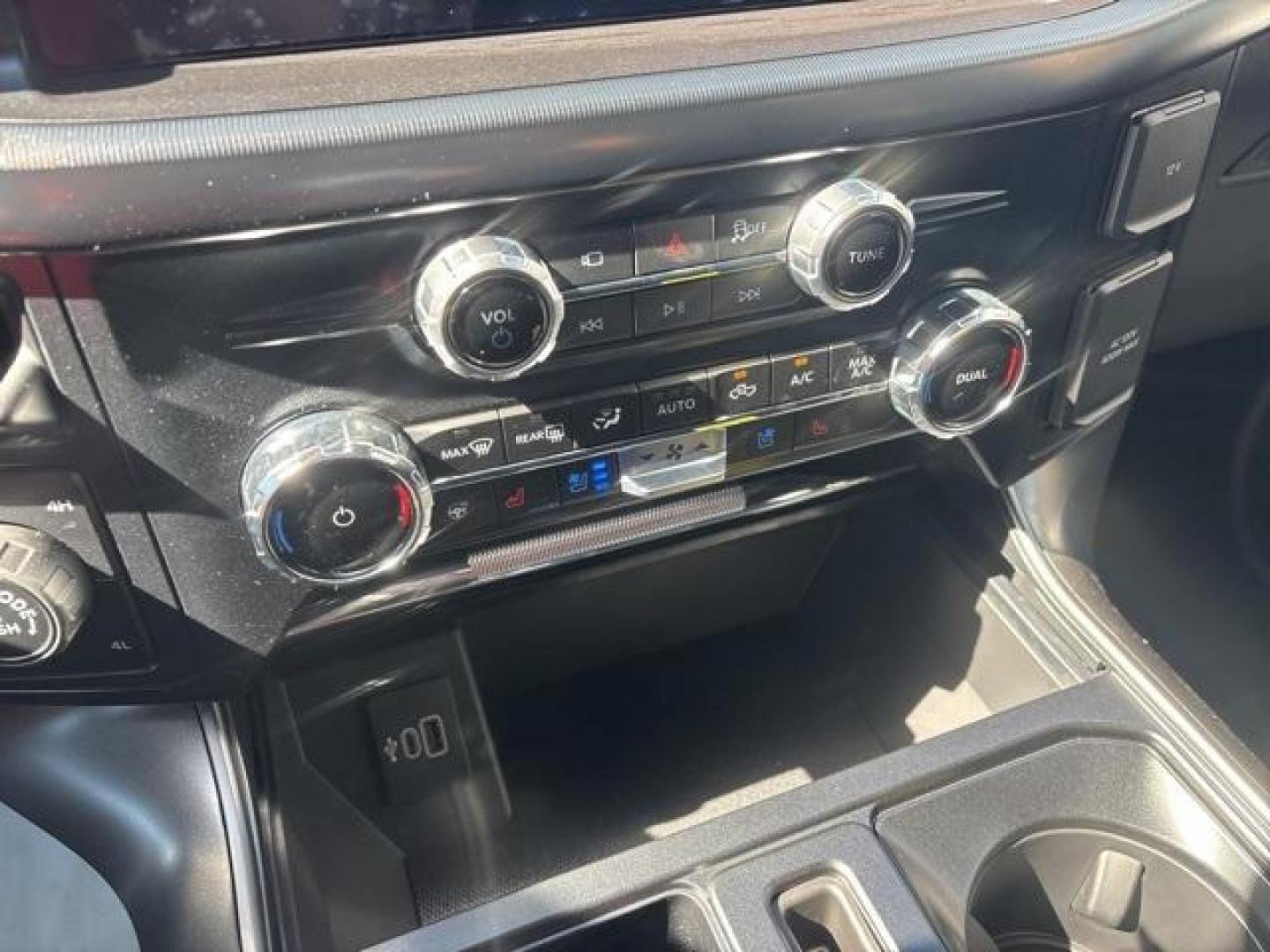 2025 Antimatter Blue Metallic /Black Ford F-150 Lariat (1FTFW5L51SK) with an 5.0L V8 engine, Automatic transmission, located at 1105 E Mulberry, Kaufman, TX, 75142, (972) 962-2151, 32.589550, -96.300926 - $4,519 off MSRP!<br><br>4WD.<br>Antimatter Blue Metallic 2025 Ford F-150 4D SuperCrew Lariat 4WD 10-Speed Automatic 5.0L V8 17/22 City/Highway MPG Price includes: $500 - Retail Bonus Cash. Exp. 01/05/2026 - Photo#26