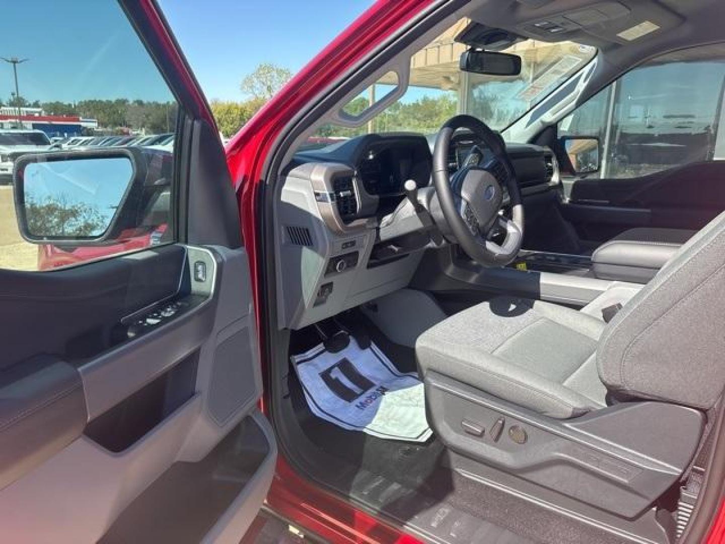 2025 Rapid Red Metallic Tinted Clearcoat /Dark Slate Ford F-150 XLT (1FTFW3L59SK) with an 5.0L V8 engine, Automatic transmission, located at 1105 E Mulberry, Kaufman, TX, 75142, (972) 962-2151, 32.589550, -96.300926 - $5,746 off MSRP!<br><br>4WD.<br>Red Metallic 2025 Ford F-150 4D SuperCrew XLT 4WD 10-Speed Automatic 5.0L V8 17/22 City/Highway MPG - Photo#9