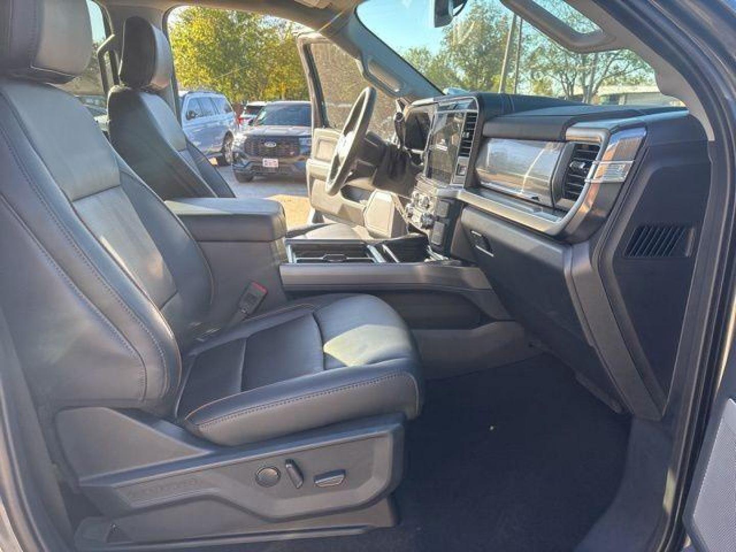 2026 Gray Metallic /Black Onyx Ford F-250SD Lariat (1FT8W2BT2TE) with an Power Stroke 6.7L V8 DI 32V OHV Turbodiesel engine, Automatic transmission, located at 1105 E Mulberry, Kaufman, TX, 75142, (972) 962-2151, 32.589550, -96.300926 - $4,263 off MSRP!<br><br>4WD.<br>Carbonized Gray Metallic 2026 Ford F-250SD 4D Crew Cab Lariat 4WD 10-Speed Automatic Power Stroke 6.7L V8 DI 32V OHV Turbodiesel - Photo#17