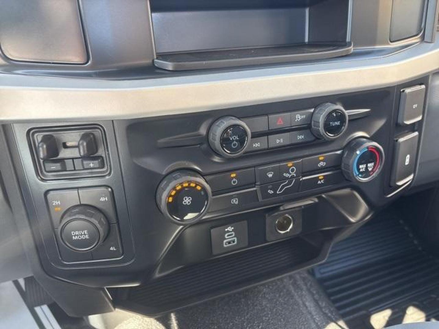 2026 Oxford White /Medium Dark Slate Ford F-350SD XL (1FD8W3HT8TE) with an Power Stroke 6.7L V8 DI 32V OHV Turbodiesel engine, Automatic transmission, located at 1105 E Mulberry, Kaufman, TX, 75142, (972) 962-2151, 32.589550, -96.300926 - Photo#22
