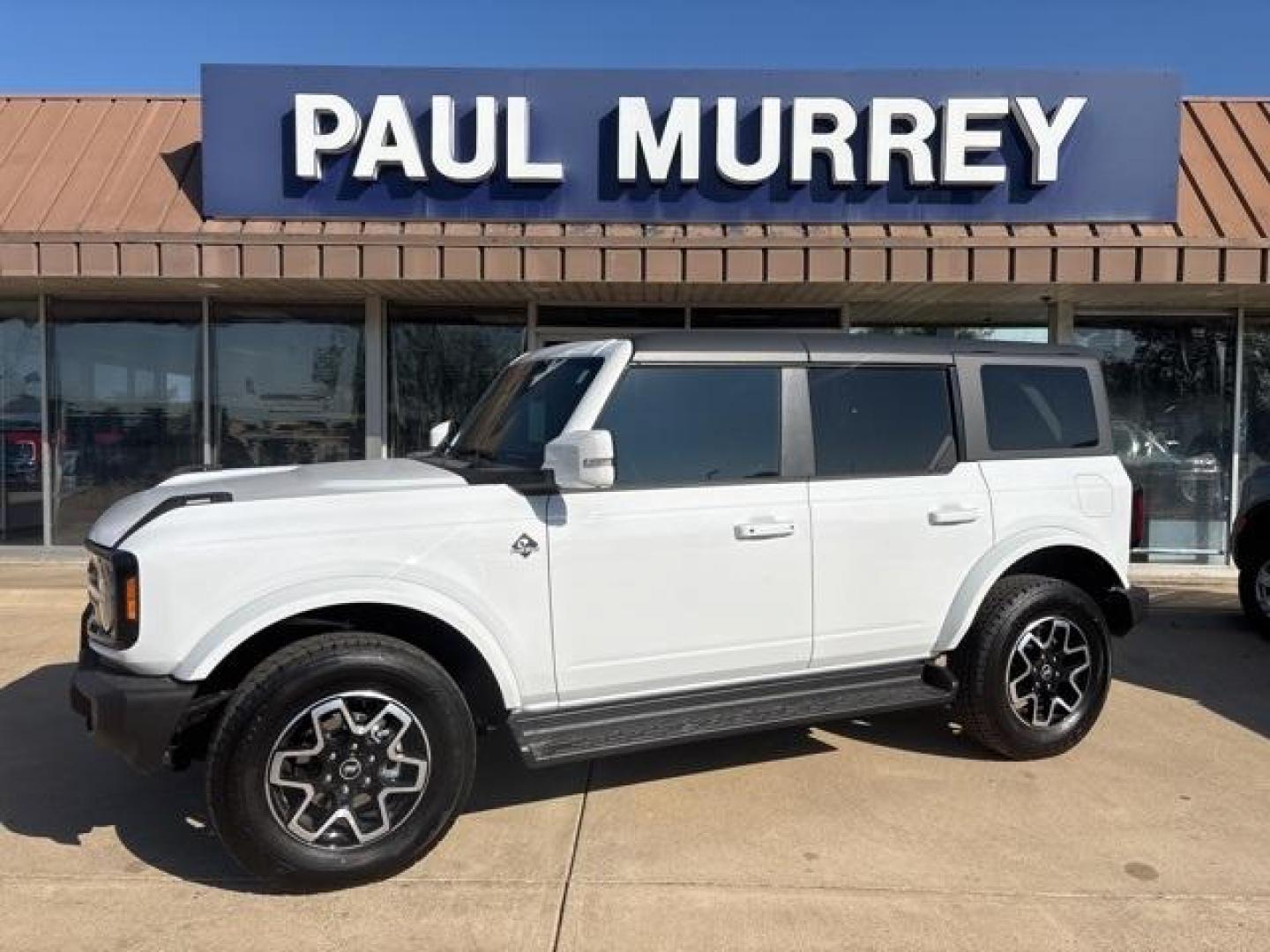 2025 Oxford White /Black Ford Bronco Outer Banks (1FMEE8BP1SL) with an 2.7L EcoBoost V6 engine, Automatic transmission, located at 1105 E Mulberry, Kaufman, TX, 75142, (972) 962-2151, 32.589550, -96.300926 - Photo#0