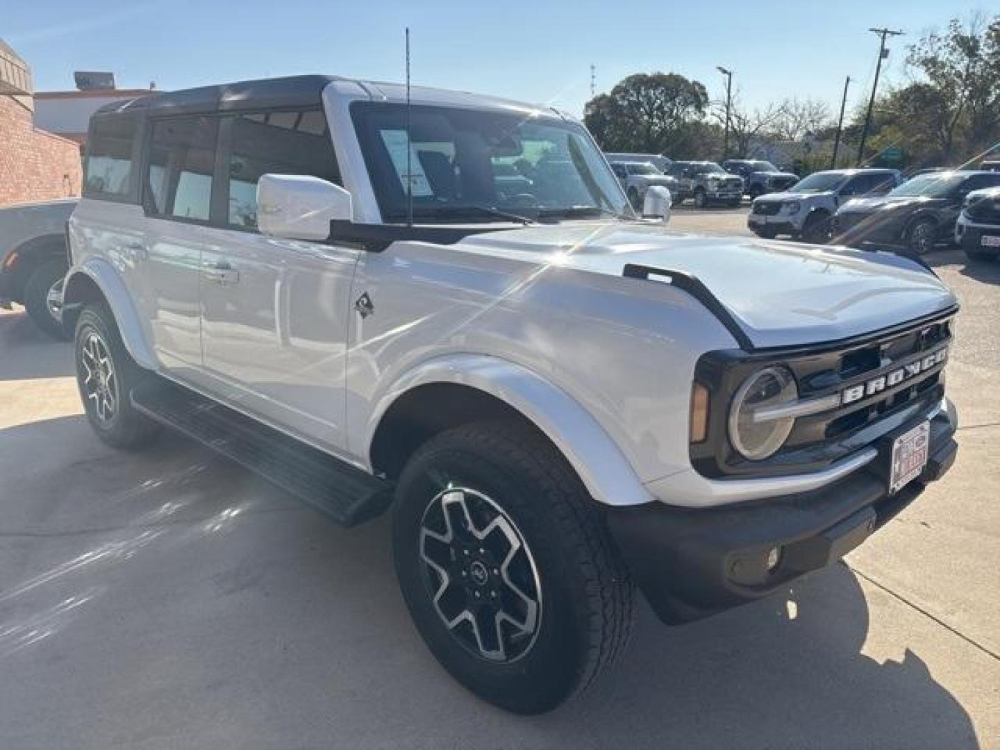2025 Oxford White /Black Ford Bronco Outer Banks (1FMEE8BP1SL) with an 2.7L EcoBoost V6 engine, Automatic transmission, located at 1105 E Mulberry, Kaufman, TX, 75142, (972) 962-2151, 32.589550, -96.300926 - Photo#7