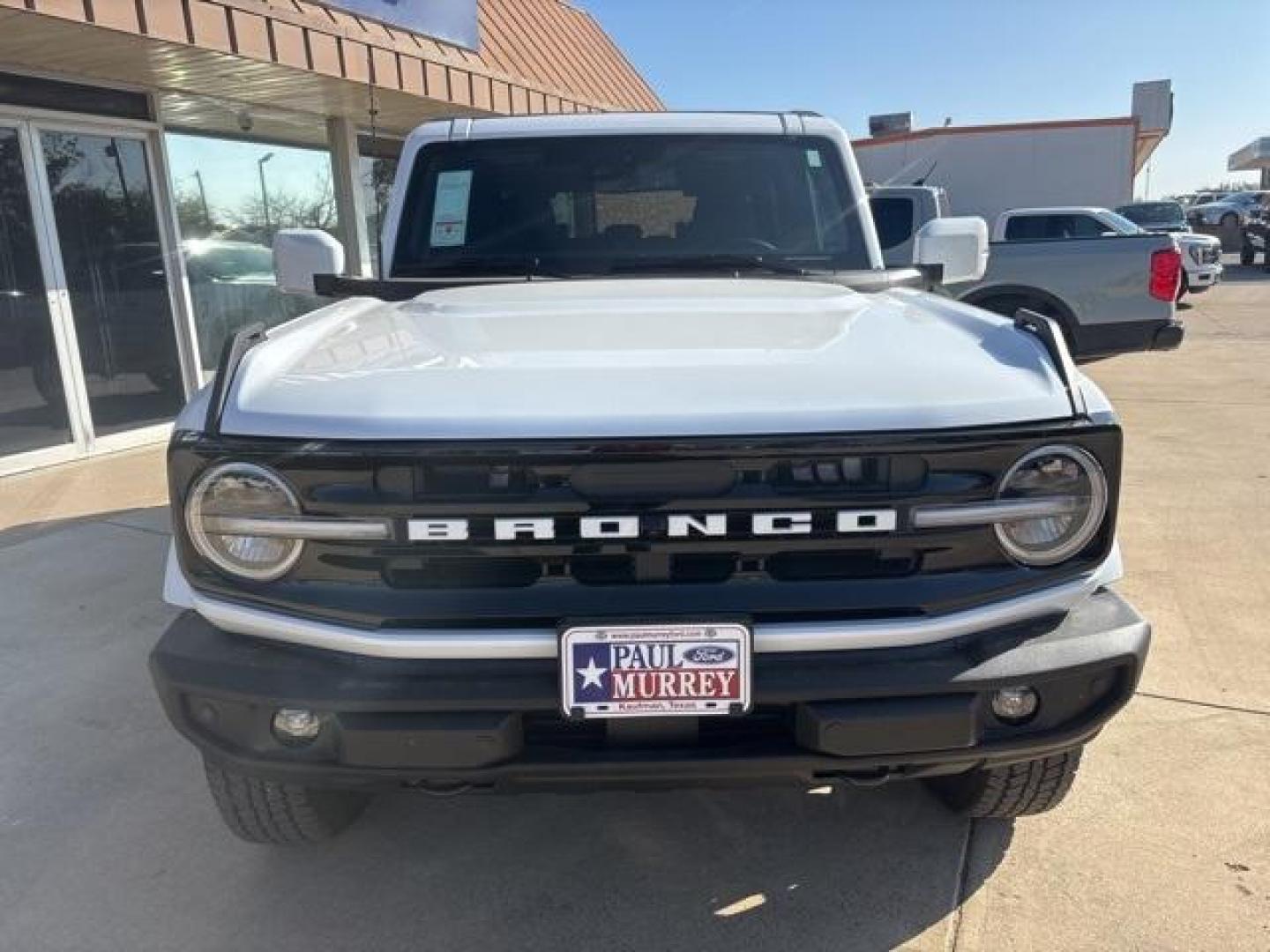 2025 Oxford White /Black Ford Bronco Outer Banks (1FMEE8BP1SL) with an 2.7L EcoBoost V6 engine, Automatic transmission, located at 1105 E Mulberry, Kaufman, TX, 75142, (972) 962-2151, 32.589550, -96.300926 - Photo#8