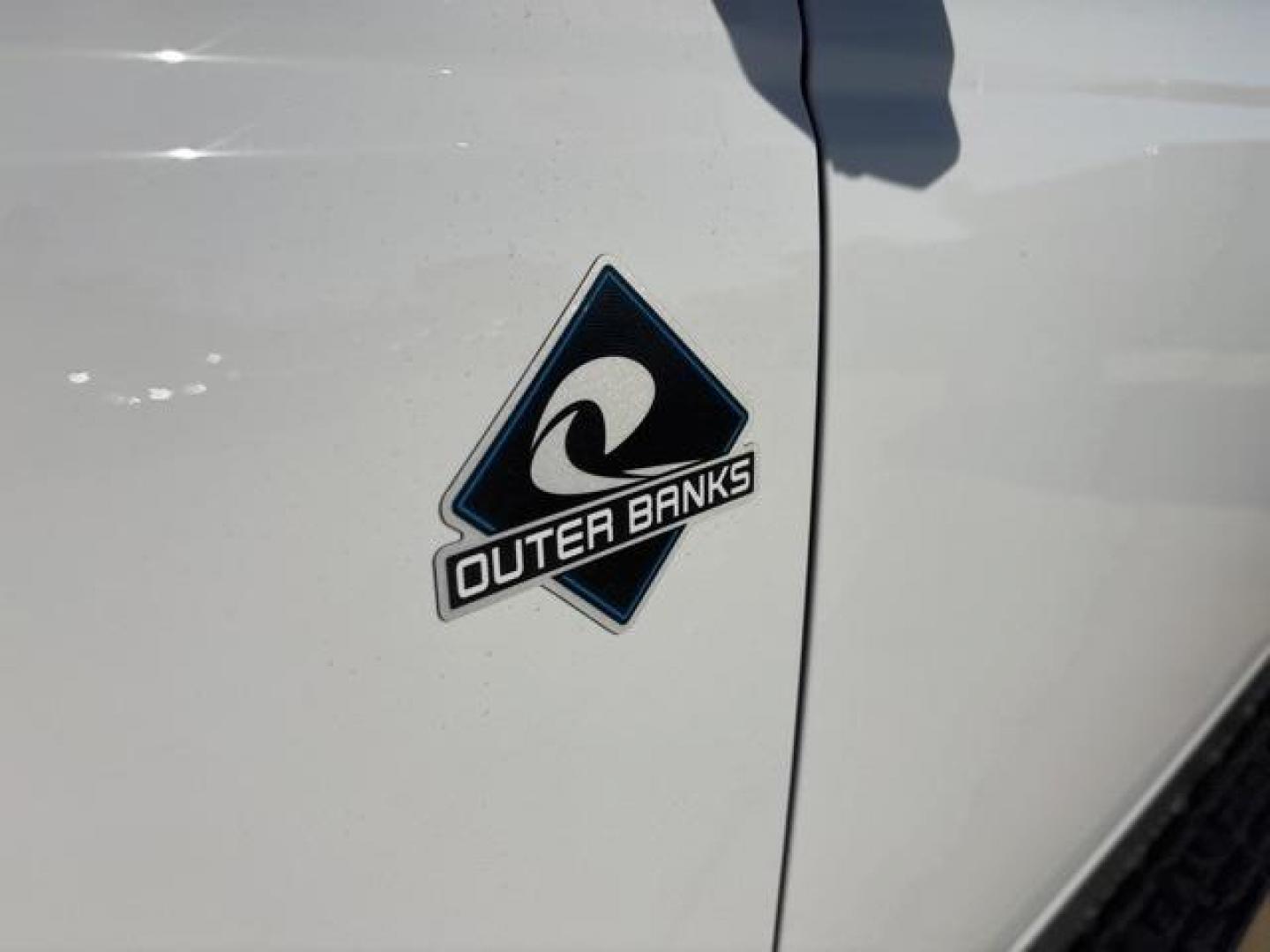 2025 Oxford White /Black Ford Bronco Outer Banks (1FMEE8BP1SL) with an 2.7L EcoBoost V6 engine, Automatic transmission, located at 1105 E Mulberry, Kaufman, TX, 75142, (972) 962-2151, 32.589550, -96.300926 - Photo#9