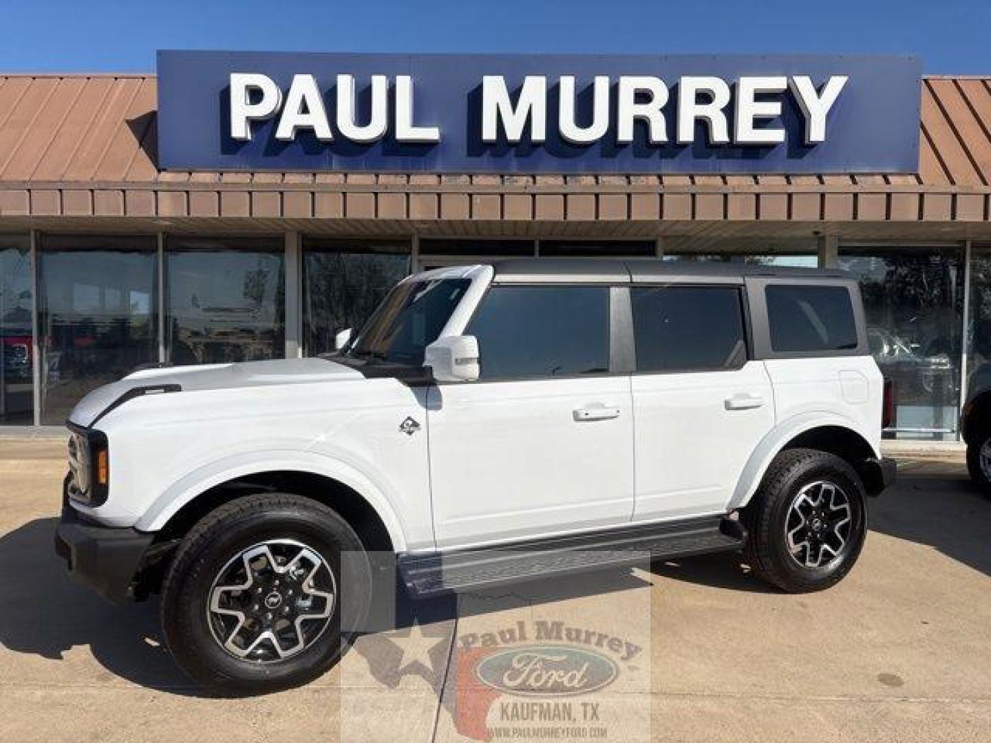 2025 Oxford White /Black Ford Bronco Outer Banks (1FMEE8BP1SL) with an 2.7L EcoBoost V6 engine, Automatic transmission, located at 1105 E Mulberry, Kaufman, TX, 75142, (972) 962-2151, 32.589550, -96.300926 - $5,532 off MSRP!<br><br><br>Oxford White 2025 Ford Bronco 4D Sport Utility Outer Banks 4WD 10-Speed Automatic 2.7L EcoBoost V6 19/21 City/Highway MPG Price includes: $3000 - Retail Customer Cash. Exp. 03/31/2026 - Photo#0