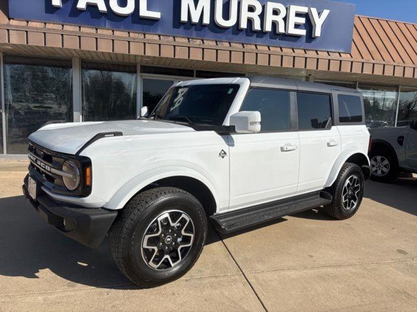2025 Oxford White /Black Ford Bronco Outer Banks (1FMEE8BP1SL) with an 2.7L EcoBoost V6 engine, Automatic transmission, located at 1105 E Mulberry, Kaufman, TX, 75142, (972) 962-2151, 32.589550, -96.300926 - $5,532 off MSRP!<br><br><br>Oxford White 2025 Ford Bronco 4D Sport Utility Outer Banks 4WD 10-Speed Automatic 2.7L EcoBoost V6 19/21 City/Highway MPG Price includes: $3000 - Retail Customer Cash. Exp. 03/31/2026 - Photo#2