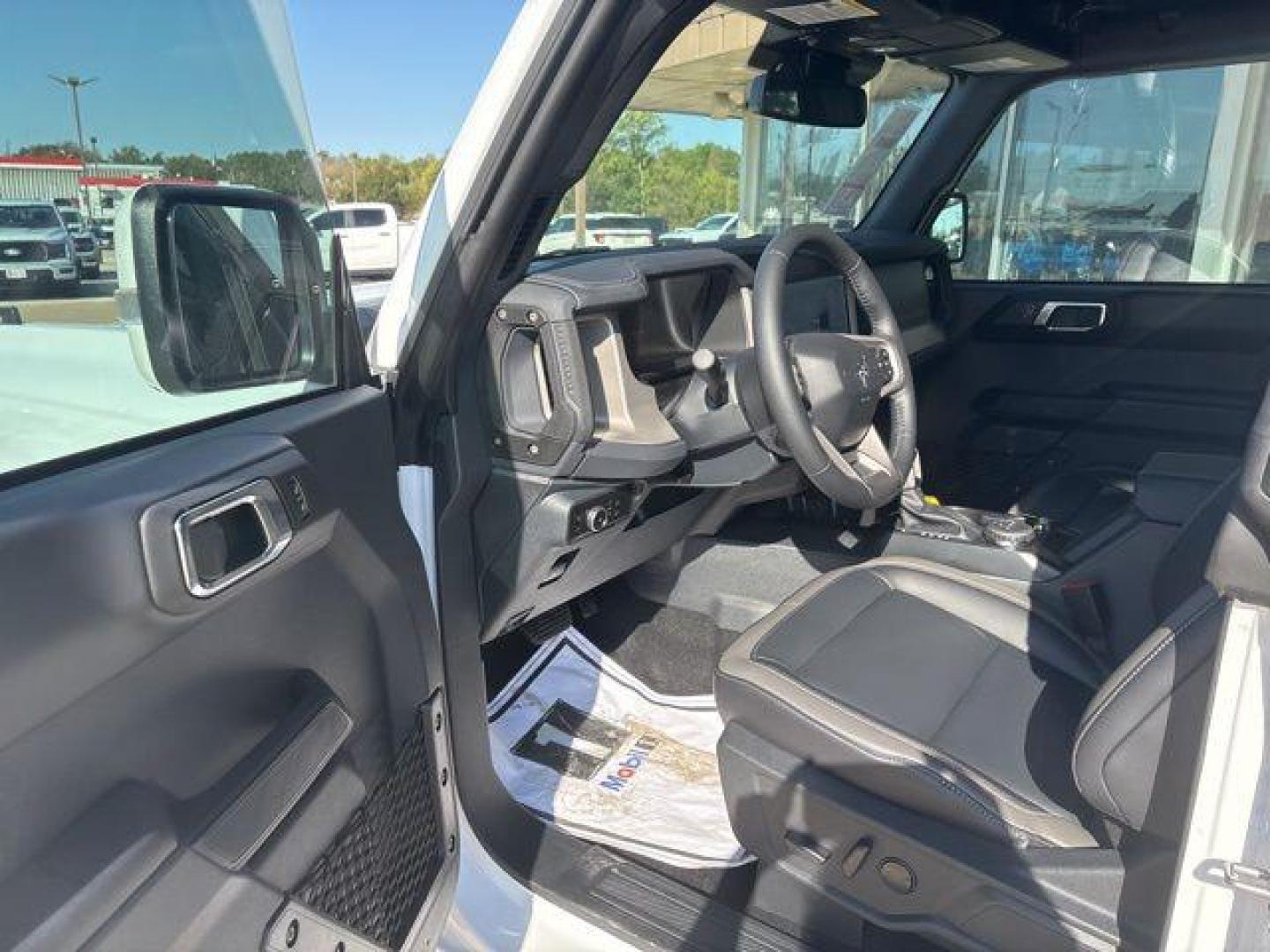 2025 Oxford White /Black Ford Bronco Outer Banks (1FMEE8BP1SL) with an 2.7L EcoBoost V6 engine, Automatic transmission, located at 1105 E Mulberry, Kaufman, TX, 75142, (972) 962-2151, 32.589550, -96.300926 - $5,532 off MSRP!<br><br><br>Oxford White 2025 Ford Bronco 4D Sport Utility Outer Banks 4WD 10-Speed Automatic 2.7L EcoBoost V6 19/21 City/Highway MPG Price includes: $3000 - Retail Customer Cash. Exp. 03/31/2026 - Photo#10