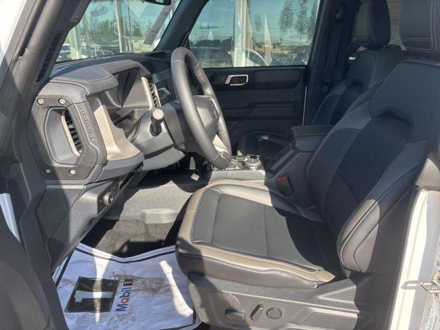 2025 Oxford White /Black Ford Bronco Outer Banks (1FMEE8BP1SL) with an 2.7L EcoBoost V6 engine, Automatic transmission, located at 1105 E Mulberry, Kaufman, TX, 75142, (972) 962-2151, 32.589550, -96.300926 - $5,532 off MSRP!<br><br><br>Oxford White 2025 Ford Bronco 4D Sport Utility Outer Banks 4WD 10-Speed Automatic 2.7L EcoBoost V6 19/21 City/Highway MPG Price includes: $3000 - Retail Customer Cash. Exp. 03/31/2026 - Photo#11
