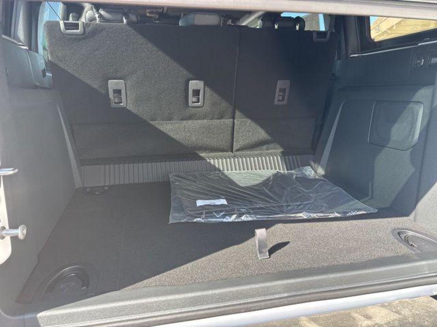 2025 Oxford White /Black Ford Bronco Outer Banks (1FMEE8BP1SL) with an 2.7L EcoBoost V6 engine, Automatic transmission, located at 1105 E Mulberry, Kaufman, TX, 75142, (972) 962-2151, 32.589550, -96.300926 - $5,532 off MSRP!<br><br><br>Oxford White 2025 Ford Bronco 4D Sport Utility Outer Banks 4WD 10-Speed Automatic 2.7L EcoBoost V6 19/21 City/Highway MPG Price includes: $3000 - Retail Customer Cash. Exp. 03/31/2026 - Photo#17