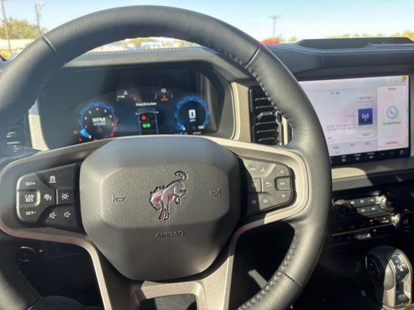 2025 Oxford White /Black Ford Bronco Outer Banks (1FMEE8BP1SL) with an 2.7L EcoBoost V6 engine, Automatic transmission, located at 1105 E Mulberry, Kaufman, TX, 75142, (972) 962-2151, 32.589550, -96.300926 - $5,532 off MSRP!<br><br><br>Oxford White 2025 Ford Bronco 4D Sport Utility Outer Banks 4WD 10-Speed Automatic 2.7L EcoBoost V6 19/21 City/Highway MPG Price includes: $3000 - Retail Customer Cash. Exp. 03/31/2026 - Photo#22