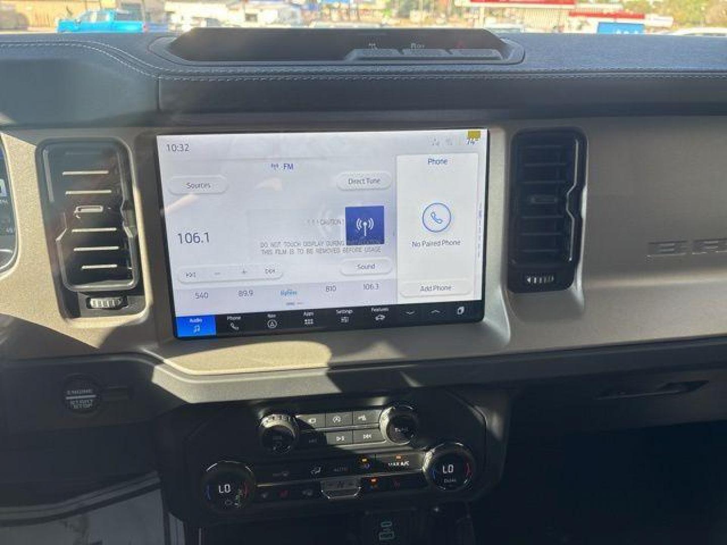 2025 Oxford White /Black Ford Bronco Outer Banks (1FMEE8BP1SL) with an 2.7L EcoBoost V6 engine, Automatic transmission, located at 1105 E Mulberry, Kaufman, TX, 75142, (972) 962-2151, 32.589550, -96.300926 - $5,532 off MSRP!<br><br><br>Oxford White 2025 Ford Bronco 4D Sport Utility Outer Banks 4WD 10-Speed Automatic 2.7L EcoBoost V6 19/21 City/Highway MPG Price includes: $3000 - Retail Customer Cash. Exp. 03/31/2026 - Photo#25