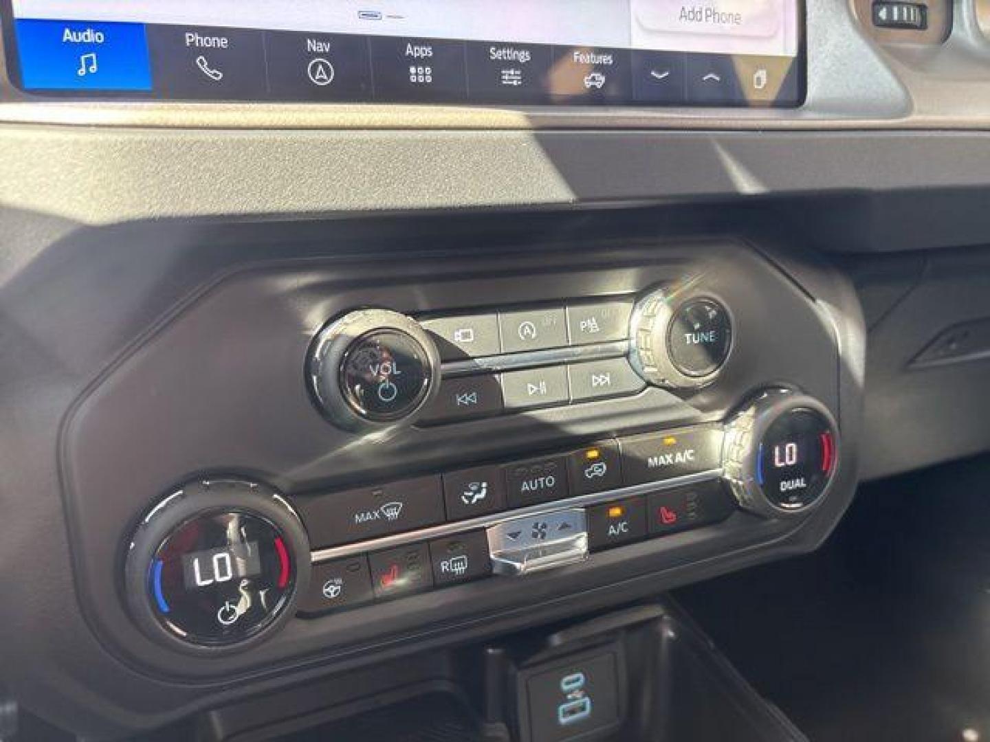 2025 Oxford White /Black Ford Bronco Outer Banks (1FMEE8BP1SL) with an 2.7L EcoBoost V6 engine, Automatic transmission, located at 1105 E Mulberry, Kaufman, TX, 75142, (972) 962-2151, 32.589550, -96.300926 - $5,532 off MSRP!<br><br><br>Oxford White 2025 Ford Bronco 4D Sport Utility Outer Banks 4WD 10-Speed Automatic 2.7L EcoBoost V6 19/21 City/Highway MPG Price includes: $3000 - Retail Customer Cash. Exp. 03/31/2026 - Photo#28