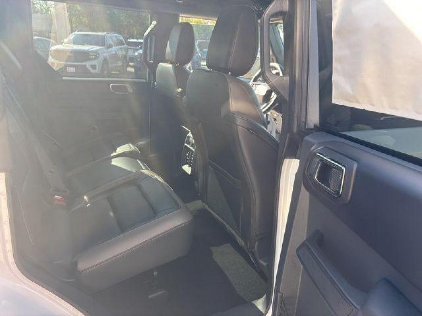 2025 Oxford White /Black Ford Bronco Outer Banks (1FMEE8BP1SL) with an 2.7L EcoBoost V6 engine, Automatic transmission, located at 1105 E Mulberry, Kaufman, TX, 75142, (972) 962-2151, 32.589550, -96.300926 - Photo#21