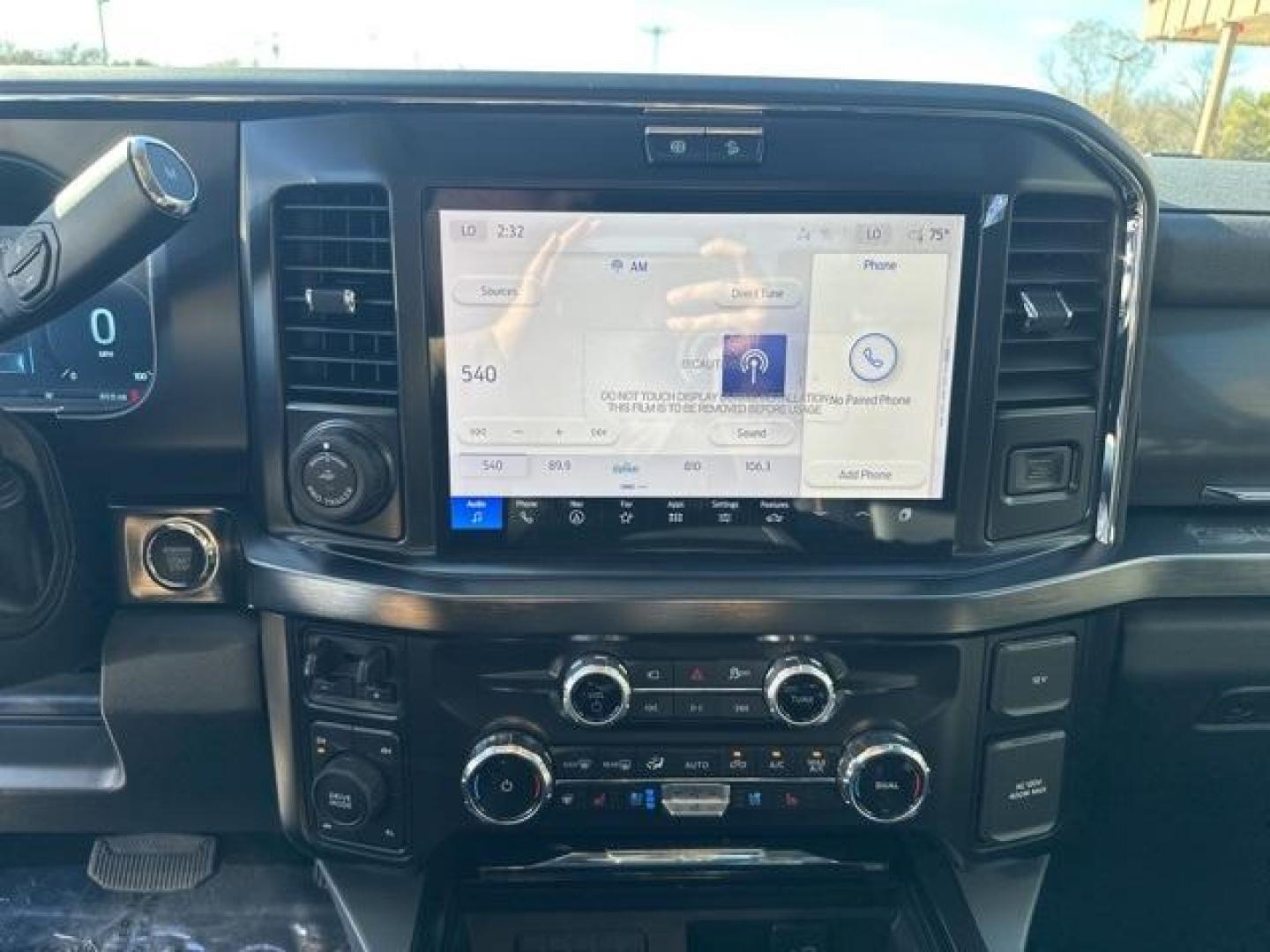 2026 Star White Metallic Tri-Coat /Black Onyx Ford F-350SD Lariat (1FT8W3BTXTE) with an Power Stroke 6.7L V8 DI 32V OHV Turbodiesel engine, Automatic transmission, located at 1105 E Mulberry, Kaufman, TX, 75142, (972) 962-2151, 32.589550, -96.300926 - $4,014 off MSRP!<br><br>4WD.<br>Star White Metallic Tri-Coat 2026 Ford F-350SD 4D Crew Cab Lariat 4WD 10-Speed Automatic Power Stroke 6.7L V8 DI 32V OHV Turbodiesel - Photo#9