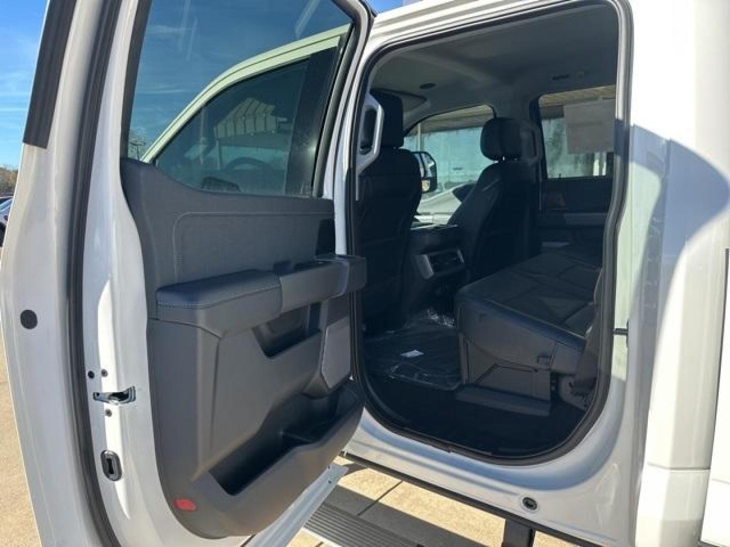 2026 Star White Metallic Tri-Coat /Black Onyx Ford F-350SD Lariat (1FT8W3BTXTE) with an Power Stroke 6.7L V8 DI 32V OHV Turbodiesel engine, Automatic transmission, located at 1105 E Mulberry, Kaufman, TX, 75142, (972) 962-2151, 32.589550, -96.300926 - $4,014 off MSRP!<br><br>4WD.<br>Star White Metallic Tri-Coat 2026 Ford F-350SD 4D Crew Cab Lariat 4WD 10-Speed Automatic Power Stroke 6.7L V8 DI 32V OHV Turbodiesel - Photo#11