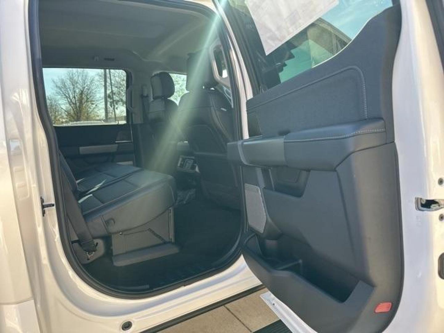 2026 Star White Metallic Tri-Coat /Black Onyx Ford F-350SD Lariat (1FT8W3BTXTE) with an Power Stroke 6.7L V8 DI 32V OHV Turbodiesel engine, Automatic transmission, located at 1105 E Mulberry, Kaufman, TX, 75142, (972) 962-2151, 32.589550, -96.300926 - $4,014 off MSRP!<br><br>4WD.<br>Star White Metallic Tri-Coat 2026 Ford F-350SD 4D Crew Cab Lariat 4WD 10-Speed Automatic Power Stroke 6.7L V8 DI 32V OHV Turbodiesel - Photo#16