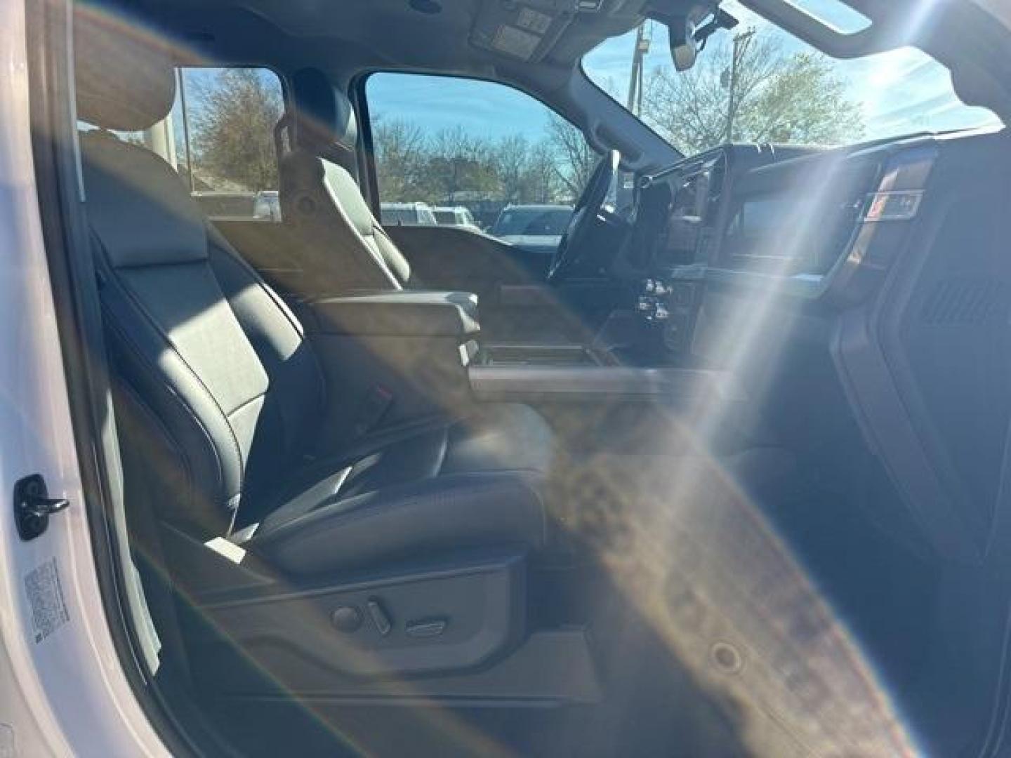 2026 Star White Metallic Tri-Coat /Black Onyx Ford F-350SD Lariat (1FT8W3BTXTE) with an Power Stroke 6.7L V8 DI 32V OHV Turbodiesel engine, Automatic transmission, located at 1105 E Mulberry, Kaufman, TX, 75142, (972) 962-2151, 32.589550, -96.300926 - $4,014 off MSRP!<br><br>4WD.<br>Star White Metallic Tri-Coat 2026 Ford F-350SD 4D Crew Cab Lariat 4WD 10-Speed Automatic Power Stroke 6.7L V8 DI 32V OHV Turbodiesel - Photo#19