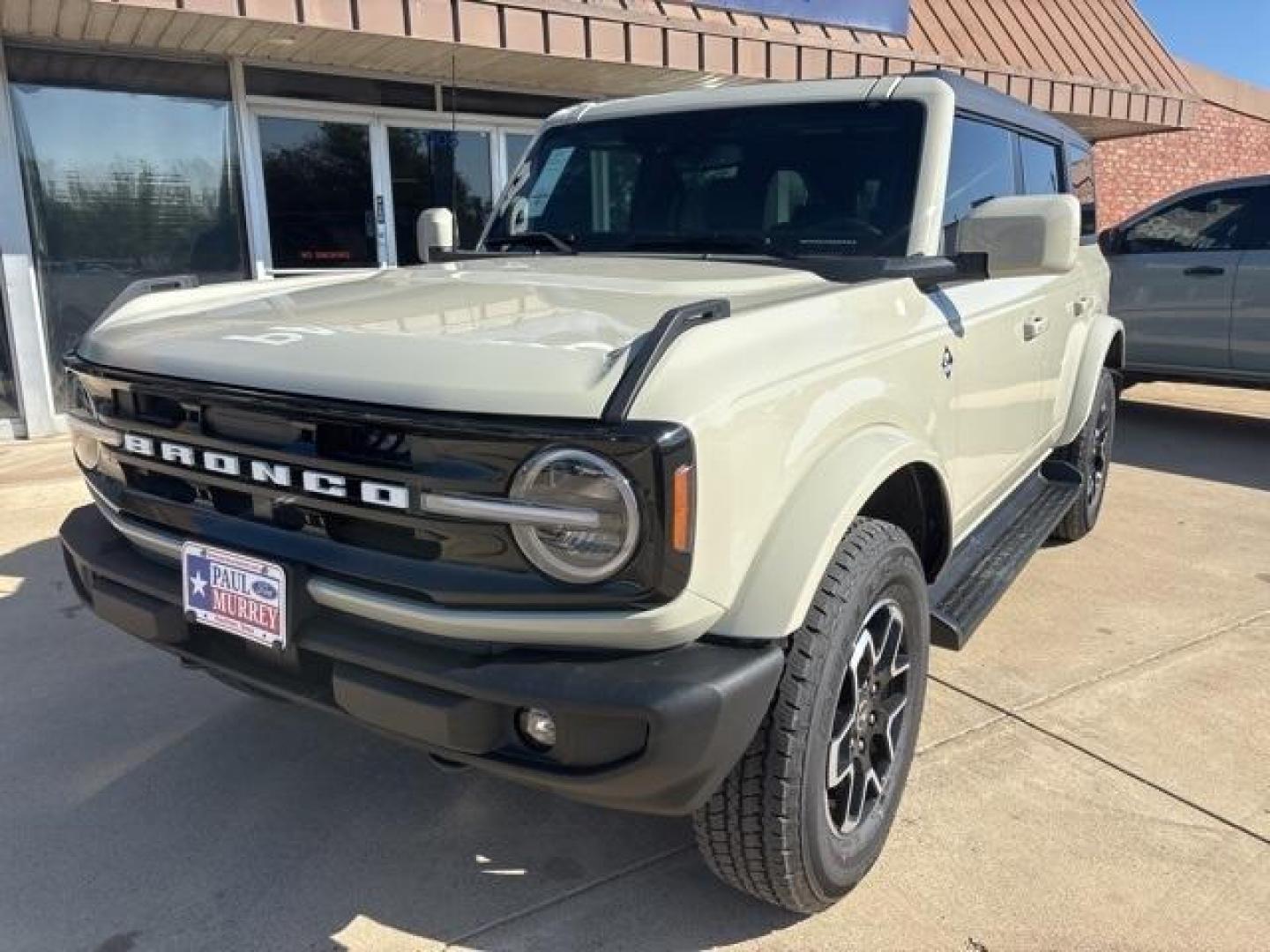 2025 Desert Sand /Black Onyx Interior Ford Bronco Outer Banks (1FMDE8BH6SL) with an 2.3L EcoBoost I-4 engine, Automatic transmission, located at 1105 E Mulberry, Kaufman, TX, 75142, (972) 962-2151, 32.589550, -96.300926 - Desert Sand 2025 Ford Bronco 4D Sport Utility Outer Banks 4WD 10-Speed Automatic 2.3L EcoBoost I-4<br><br>Recent Arrival!<br><br><br>Please call Paul Murrey Ford Inc. In Kaufman Texas A Family Dealership Since 1952 Serving the Dallas Fort Worth and East Texas areas for over 70 years. Please call 972 - Photo#1