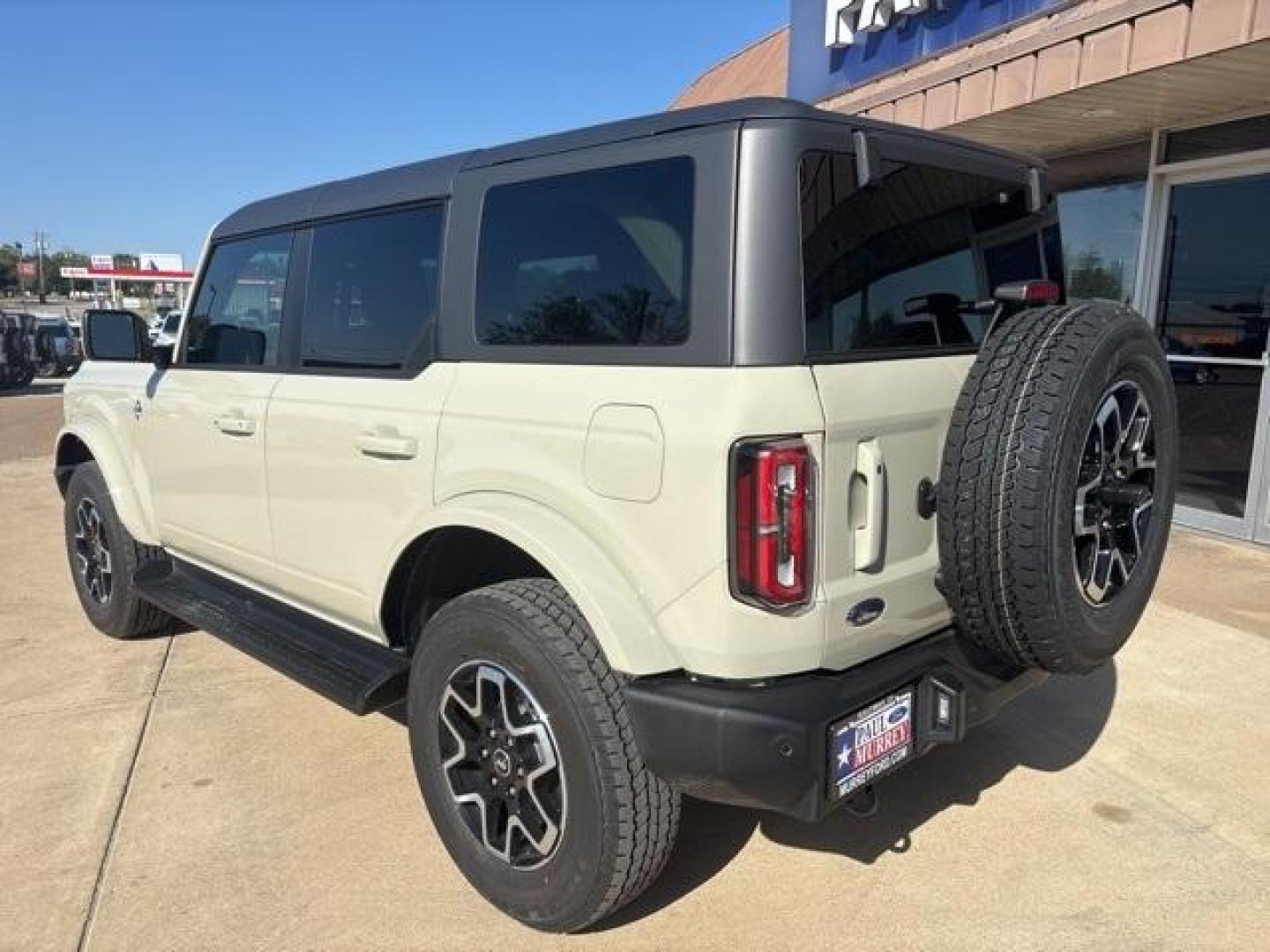 2025 Desert Sand /Black Onyx Interior Ford Bronco Outer Banks (1FMDE8BH6SL) with an 2.3L EcoBoost I-4 engine, Automatic transmission, located at 1105 E Mulberry, Kaufman, TX, 75142, (972) 962-2151, 32.589550, -96.300926 - Desert Sand 2025 Ford Bronco 4D Sport Utility Outer Banks 4WD 10-Speed Automatic 2.3L EcoBoost I-4<br><br>Recent Arrival!<br><br><br>Please call Paul Murrey Ford Inc. In Kaufman Texas A Family Dealership Since 1952 Serving the Dallas Fort Worth and East Texas areas for over 70 years. Please call 972 - Photo#3